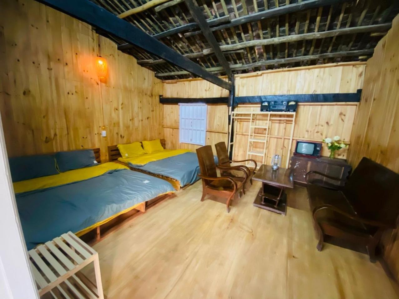 Family Room With Balcony photo 1