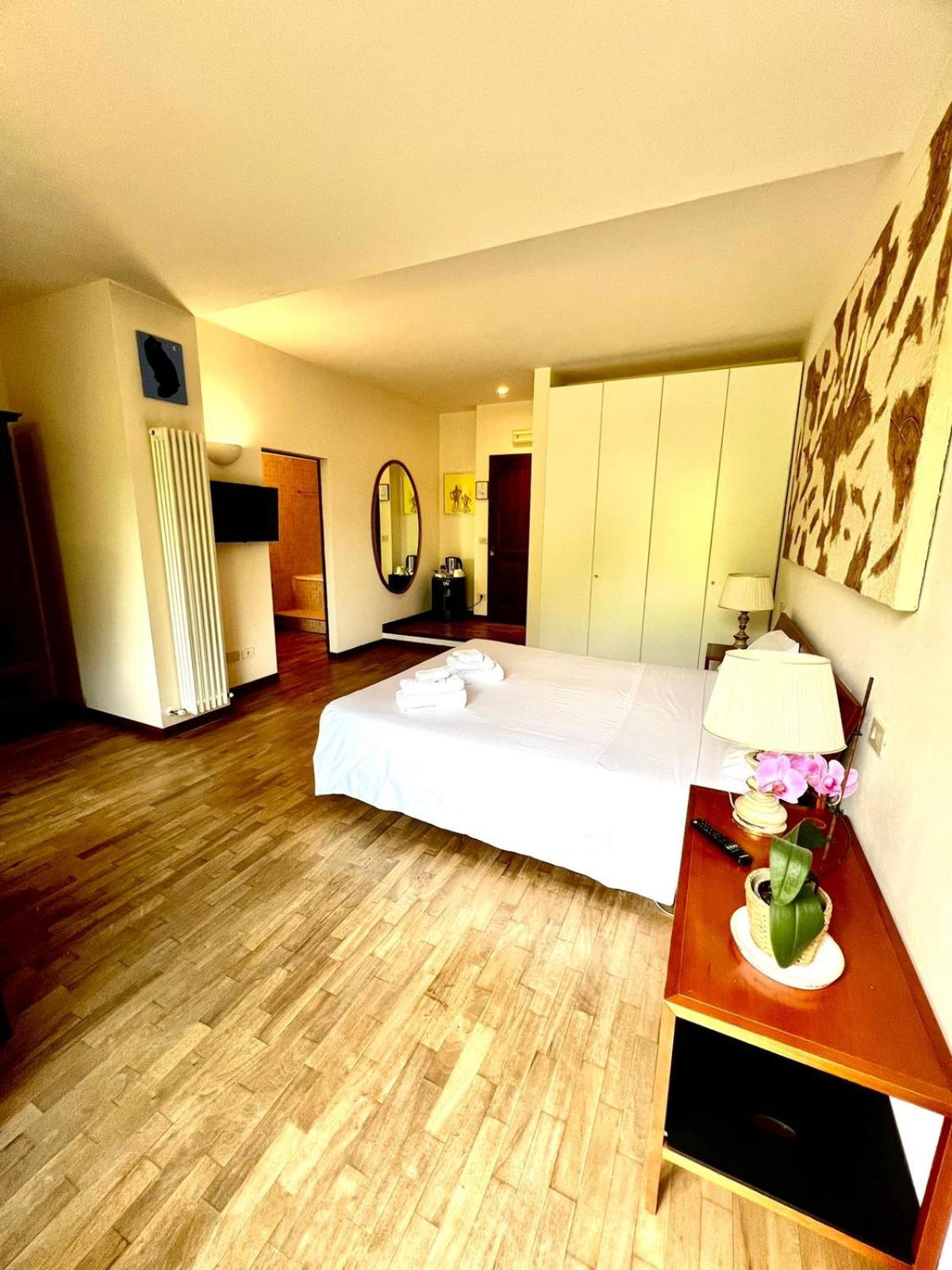 Queen Room with Garden View