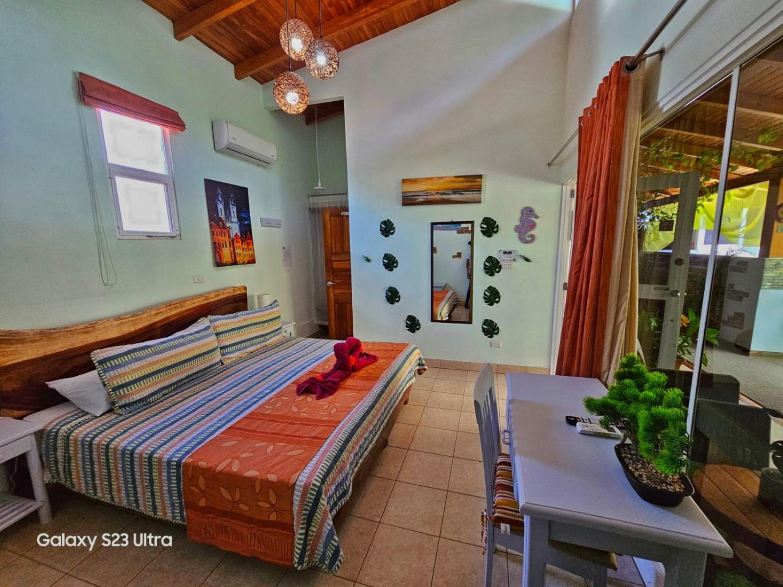 Deluxe King Room photo 2