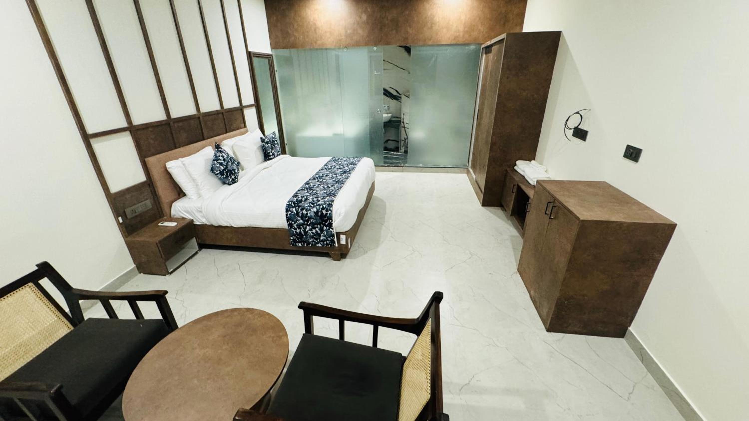 Suite with Mountain View