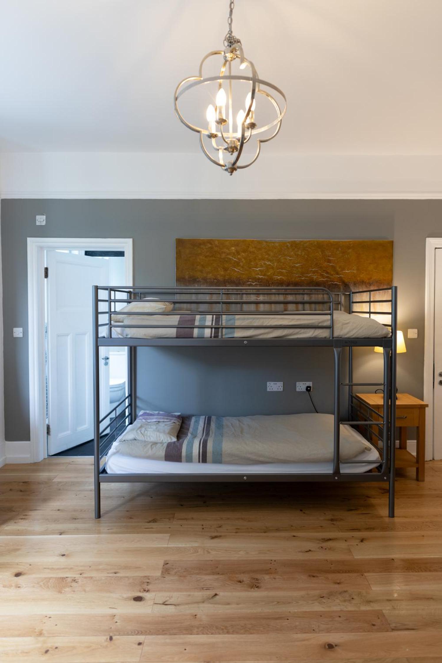 Bed in 6-Bed Dormitory Room photo 1