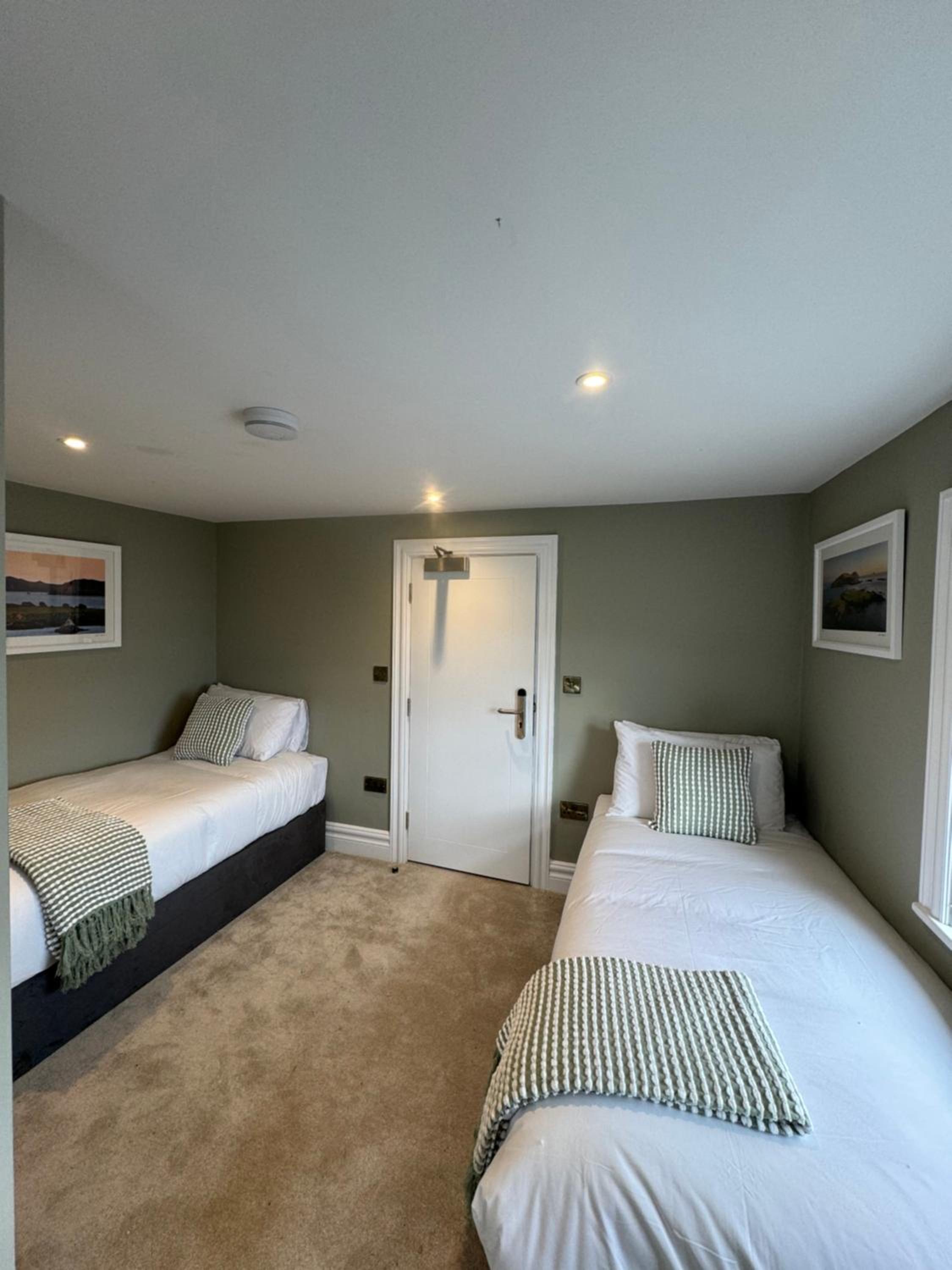 Deluxe Twin Room with Sea View photo 1