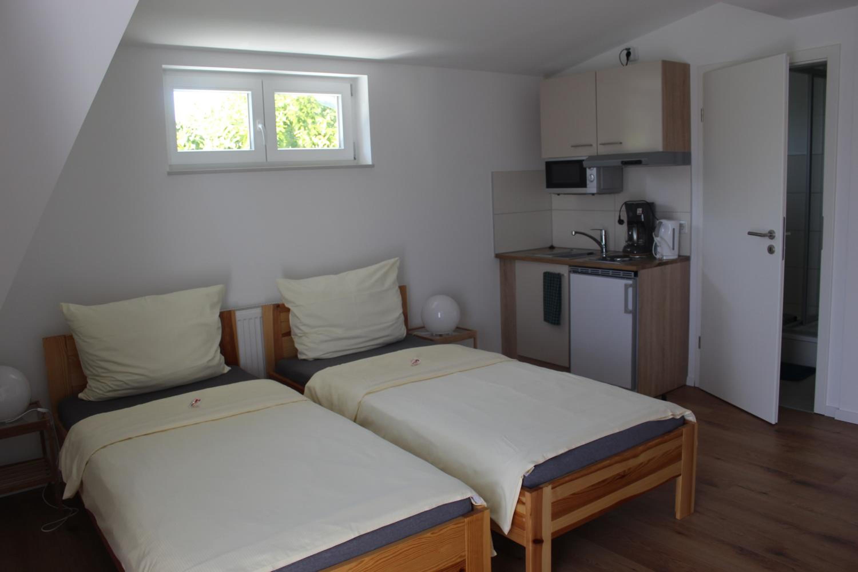 Twin Room with Private Bathroom - Photo 25