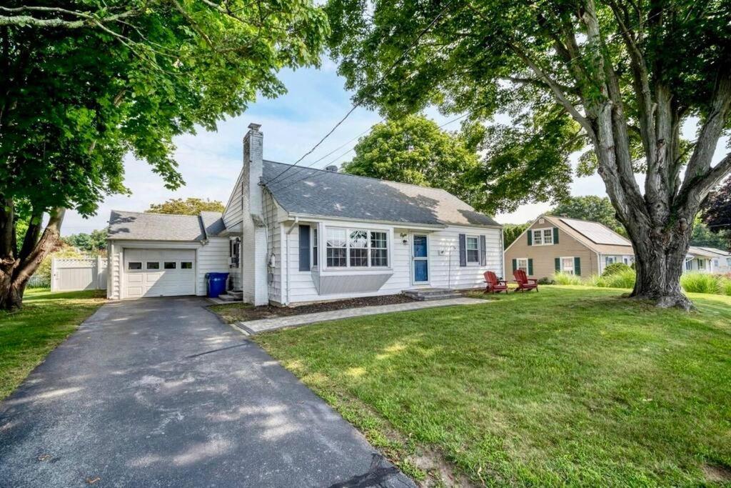 Three-Bedroom House photo 2