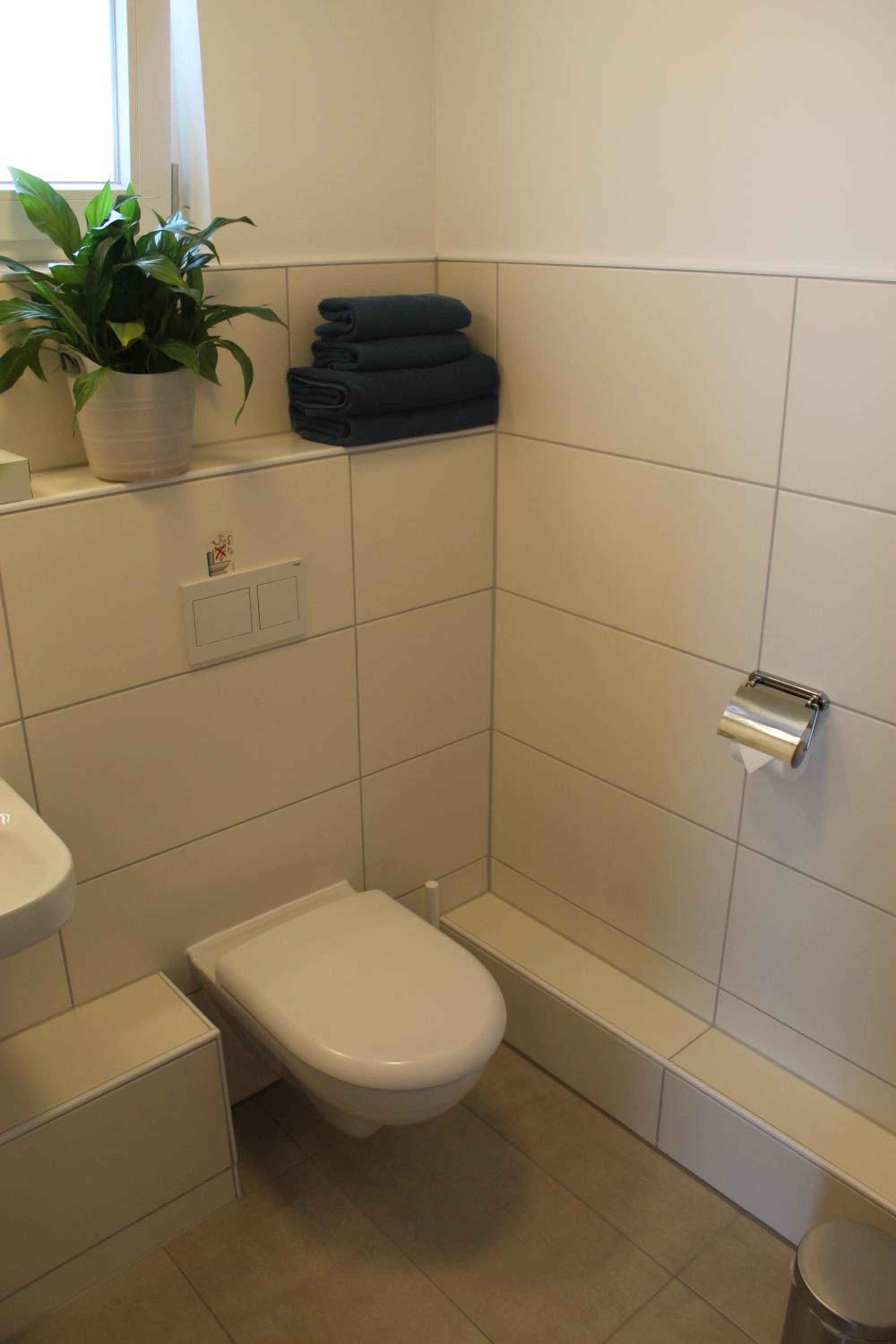 Twin Room with Private Bathroom - Photo 3