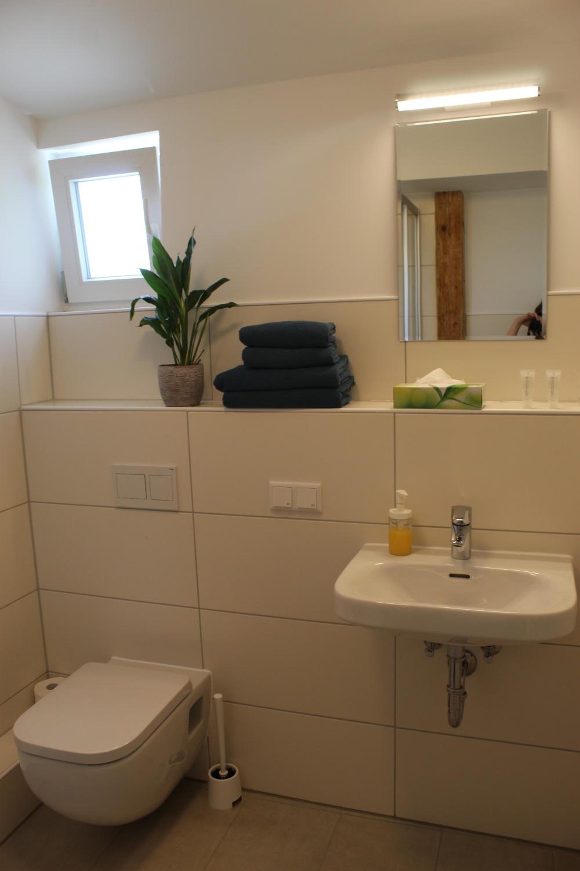 Twin Room with Private Bathroom - Photo 13
