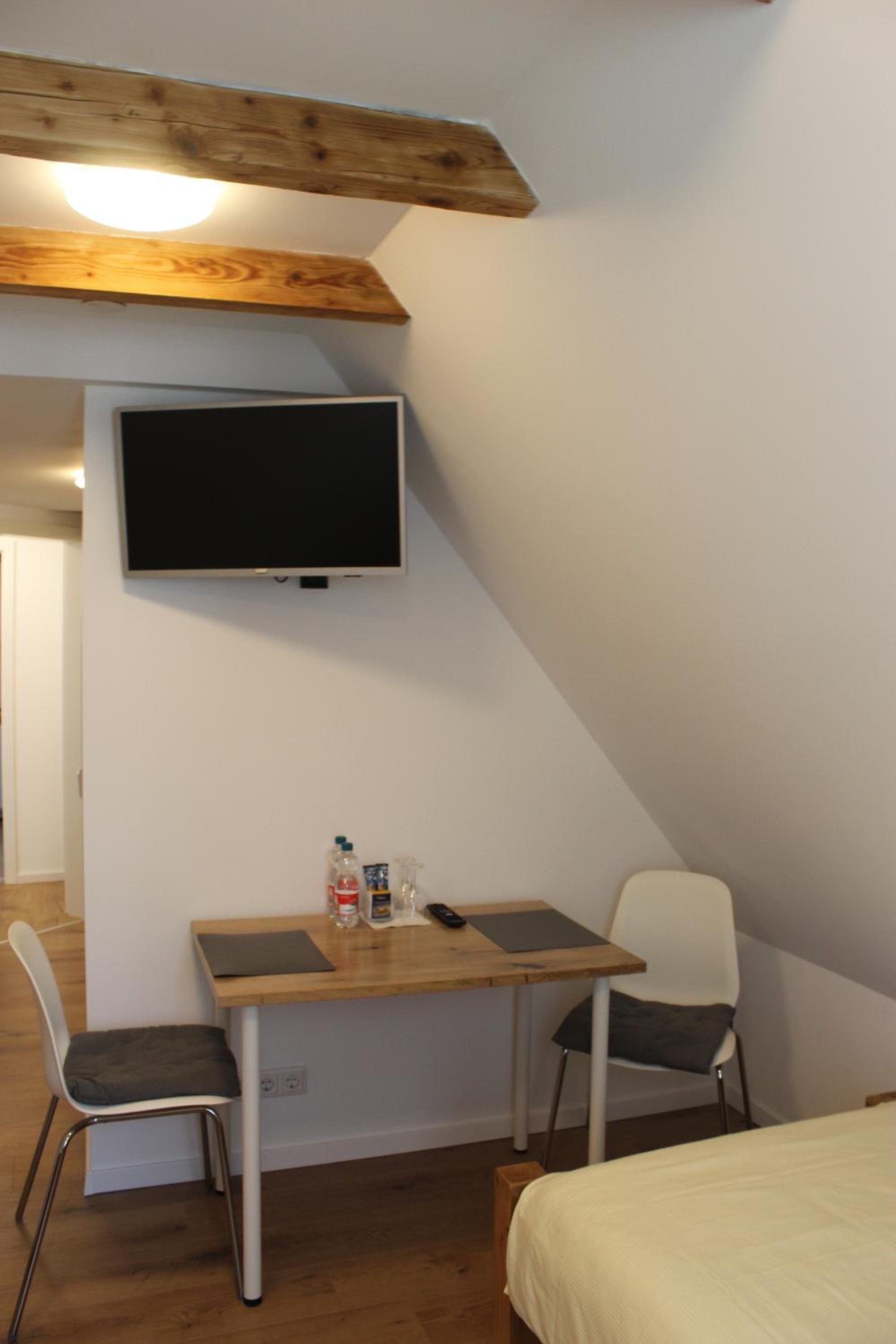 Twin Room with Private Bathroom - Photo 15