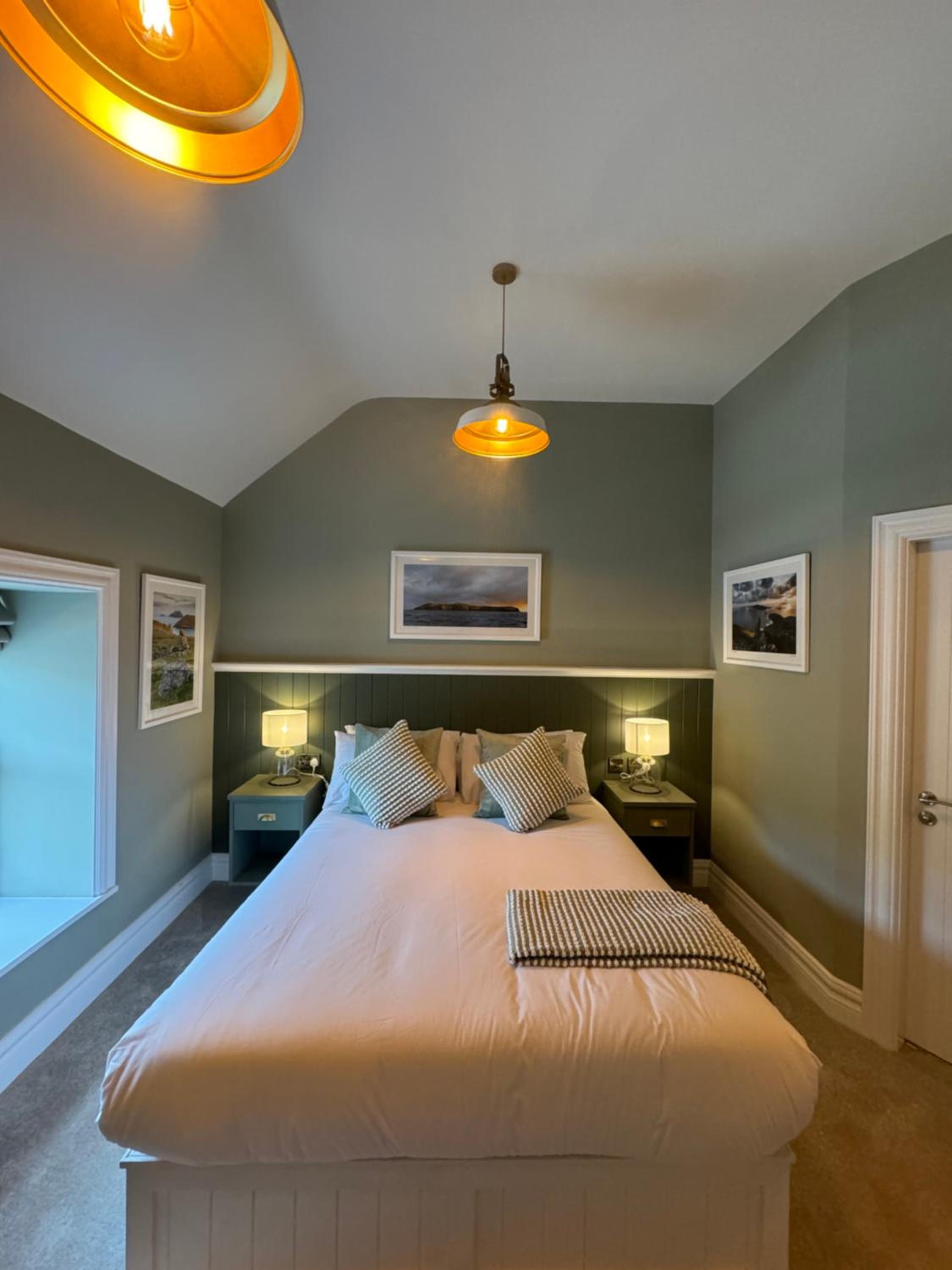 Deluxe King Room photo 1