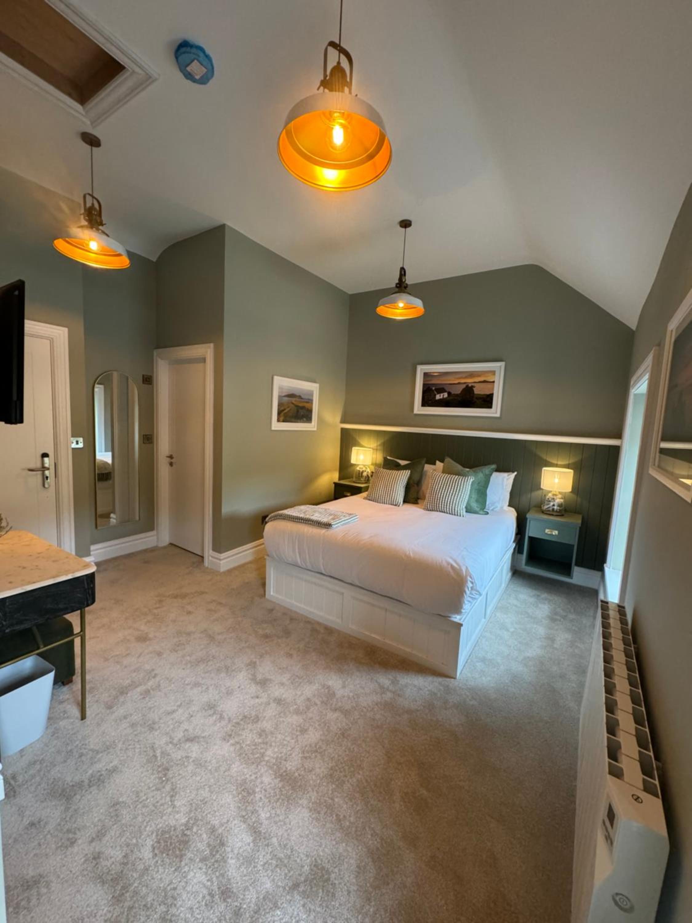 Deluxe King Room photo 2