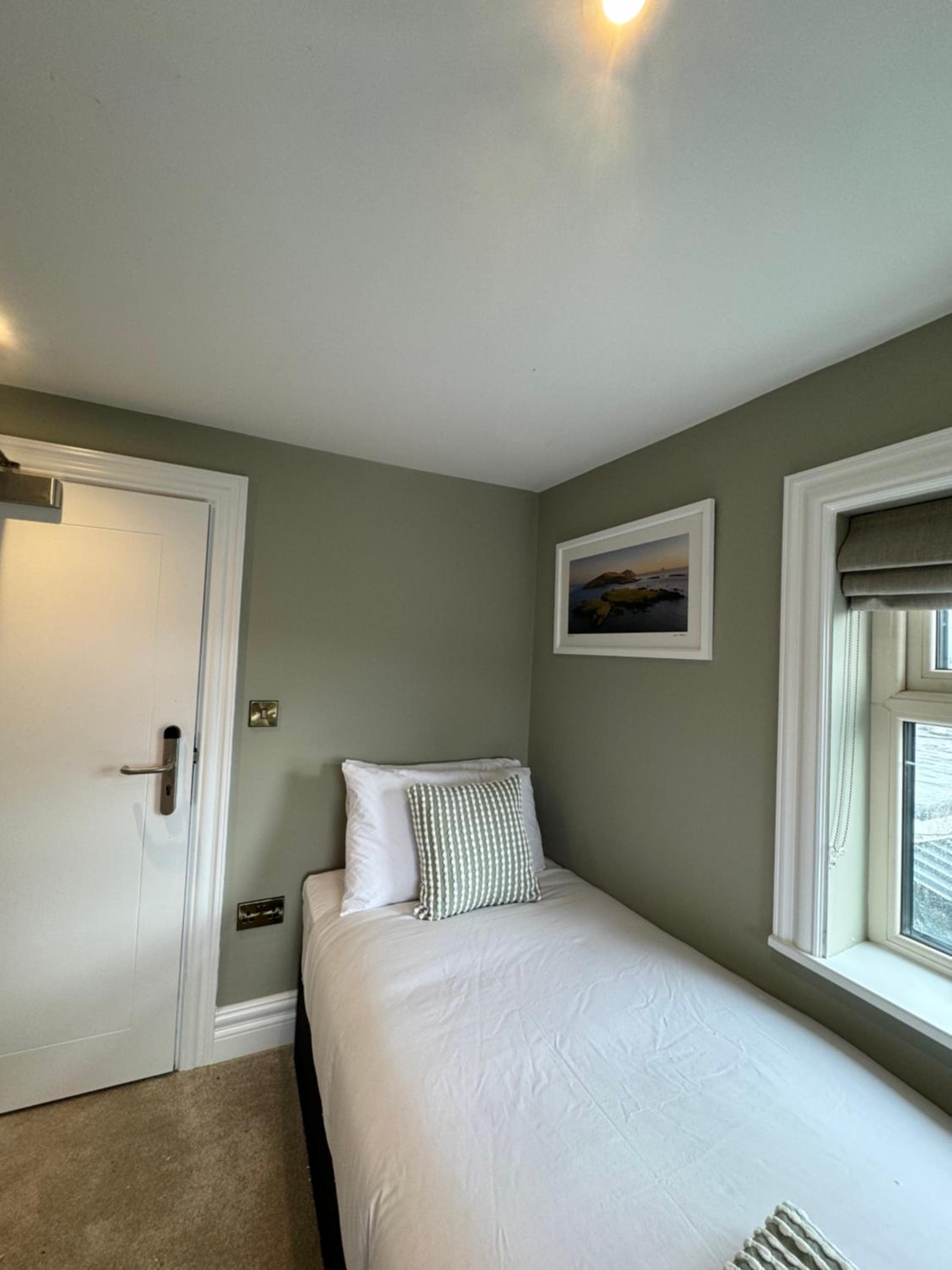 Deluxe Twin Room with Sea View photo 3