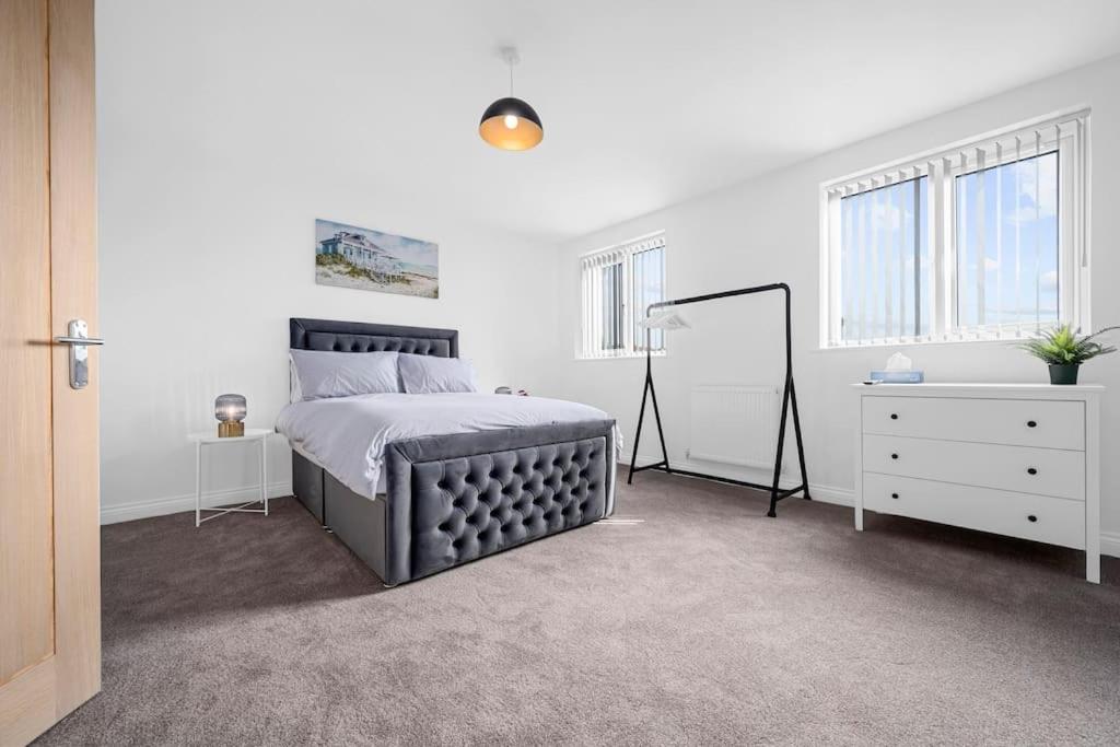 Four-Bedroom House photo 2
