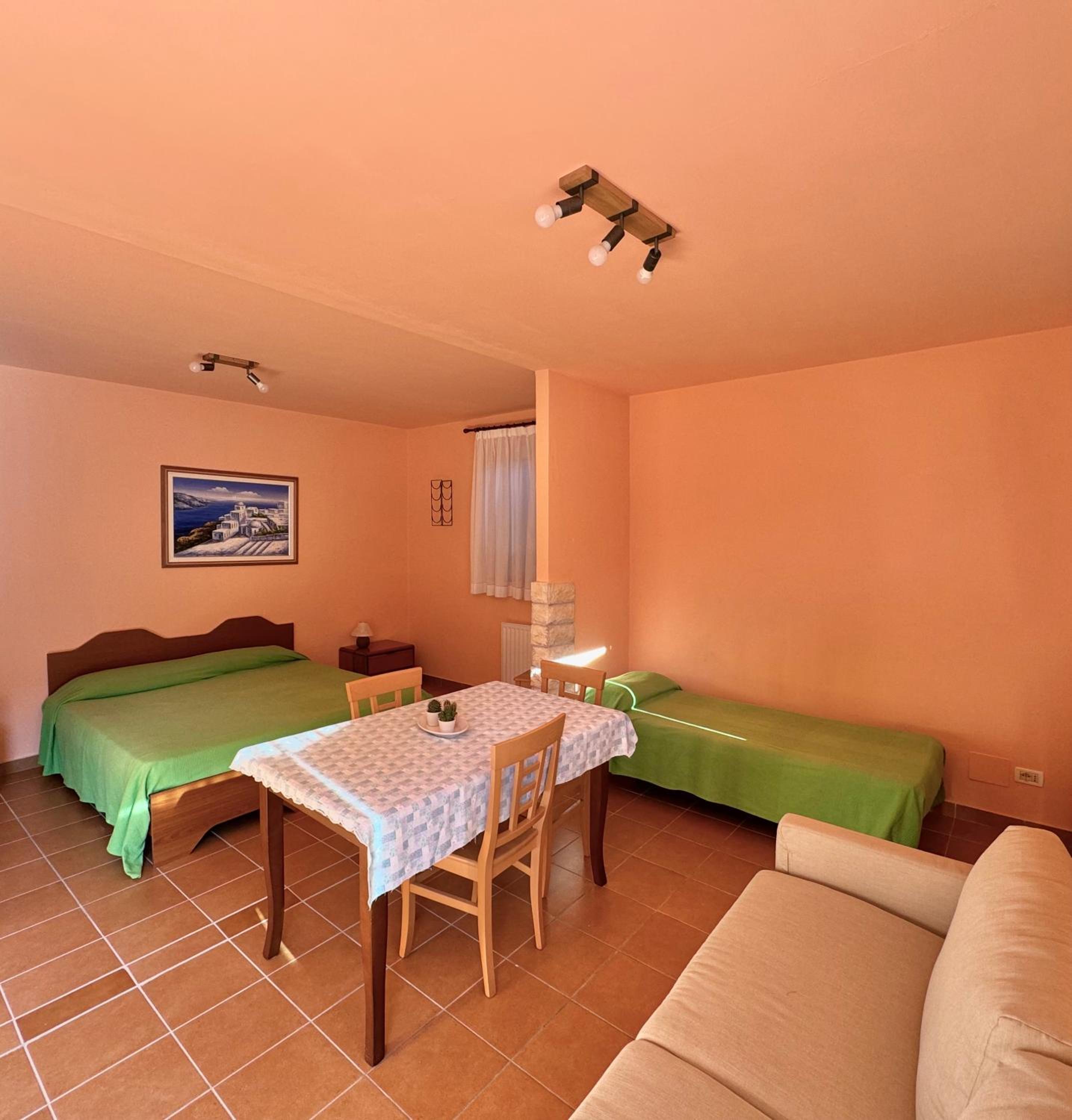 Basic Triple Room photo 1