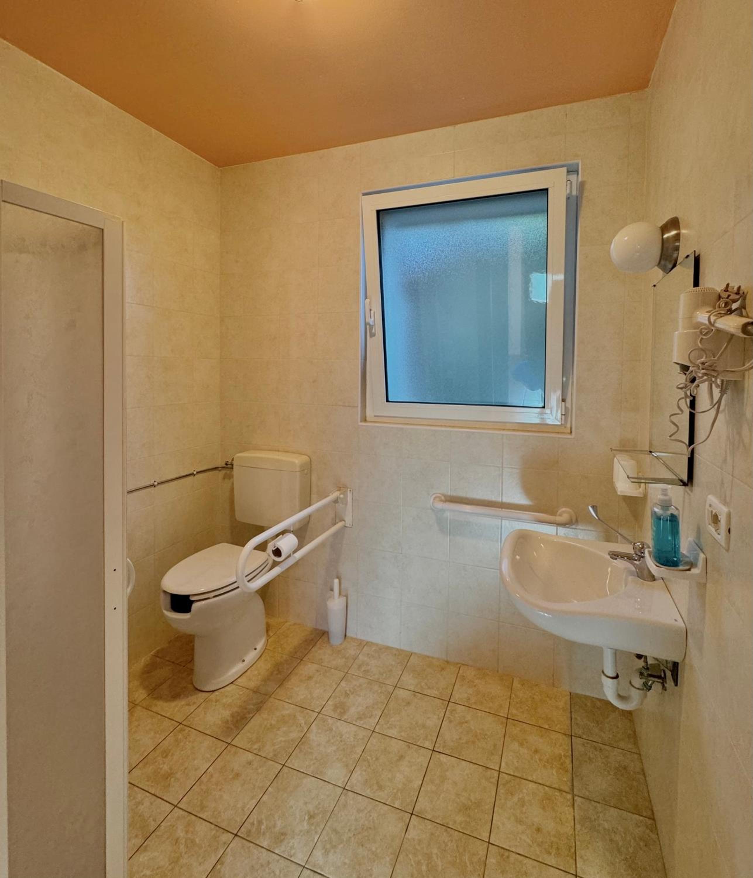 Basic Triple Room photo 2