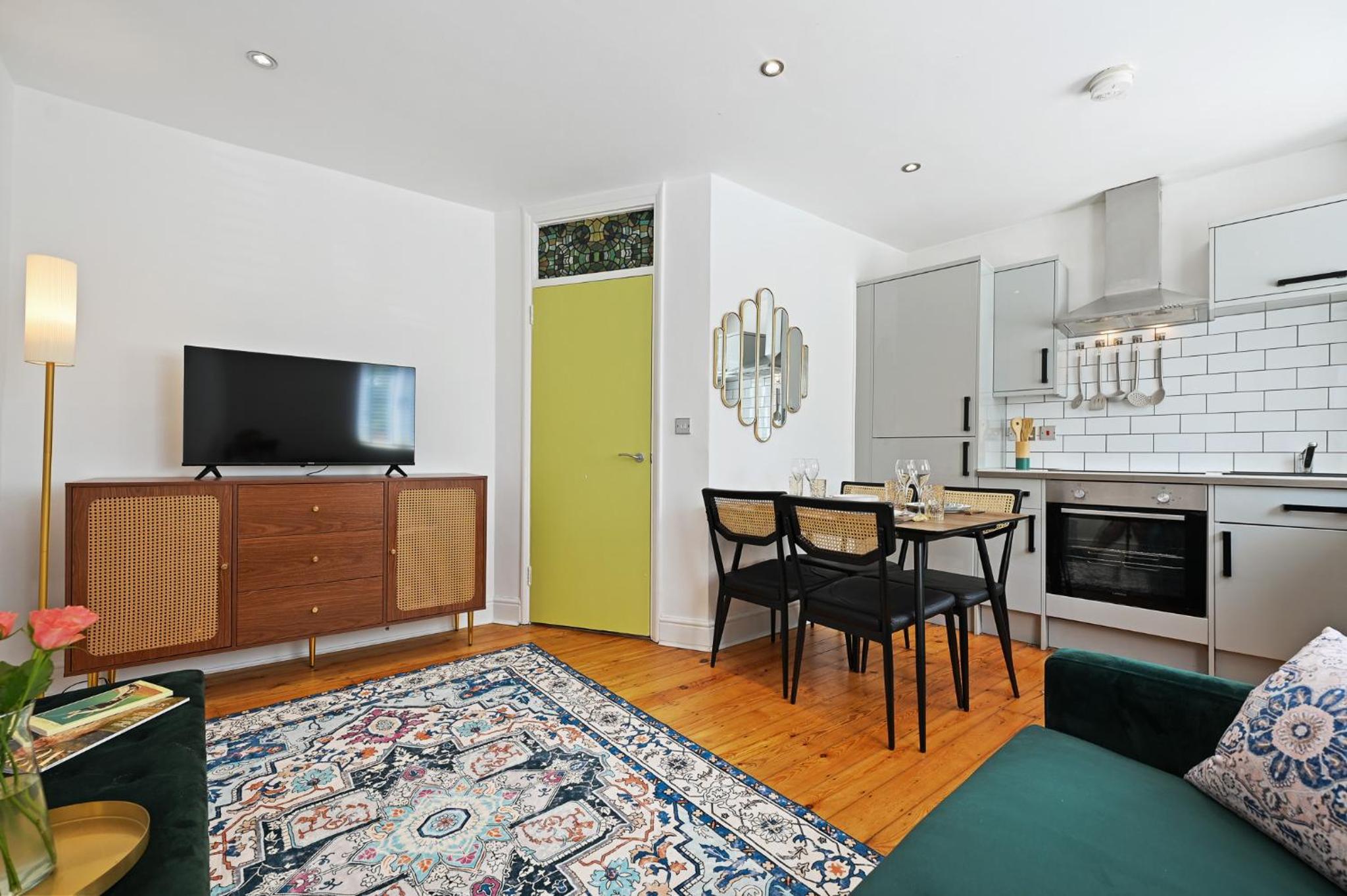 One-Bedroom Apartment photo 2
