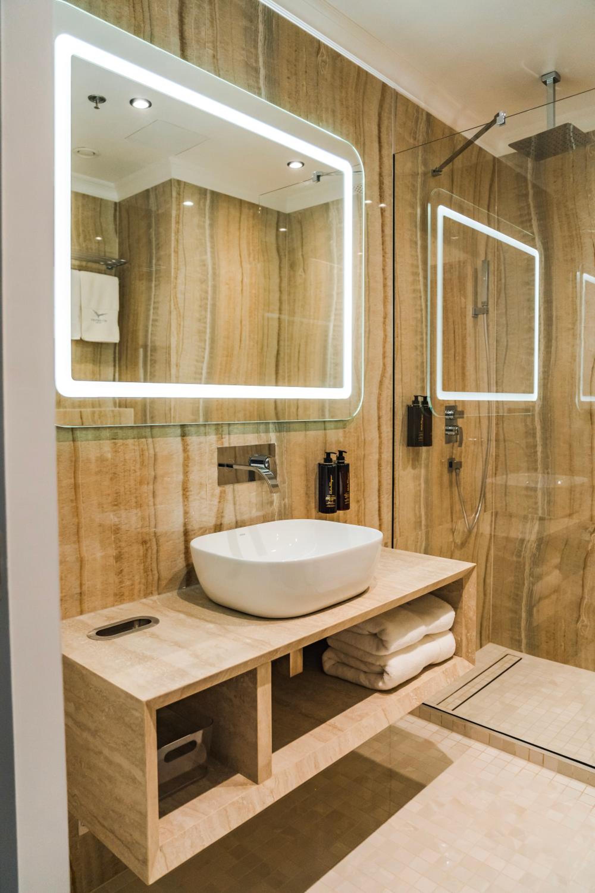 Standard Twin Room - Photo 11