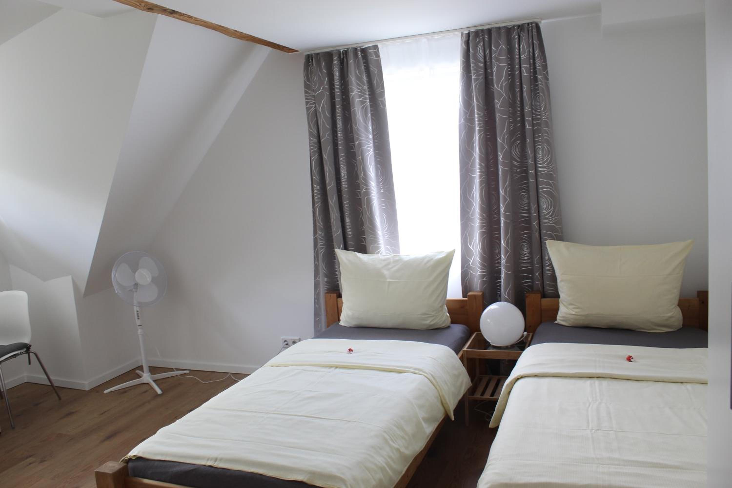 Twin Room with Private Bathroom - Photo 16