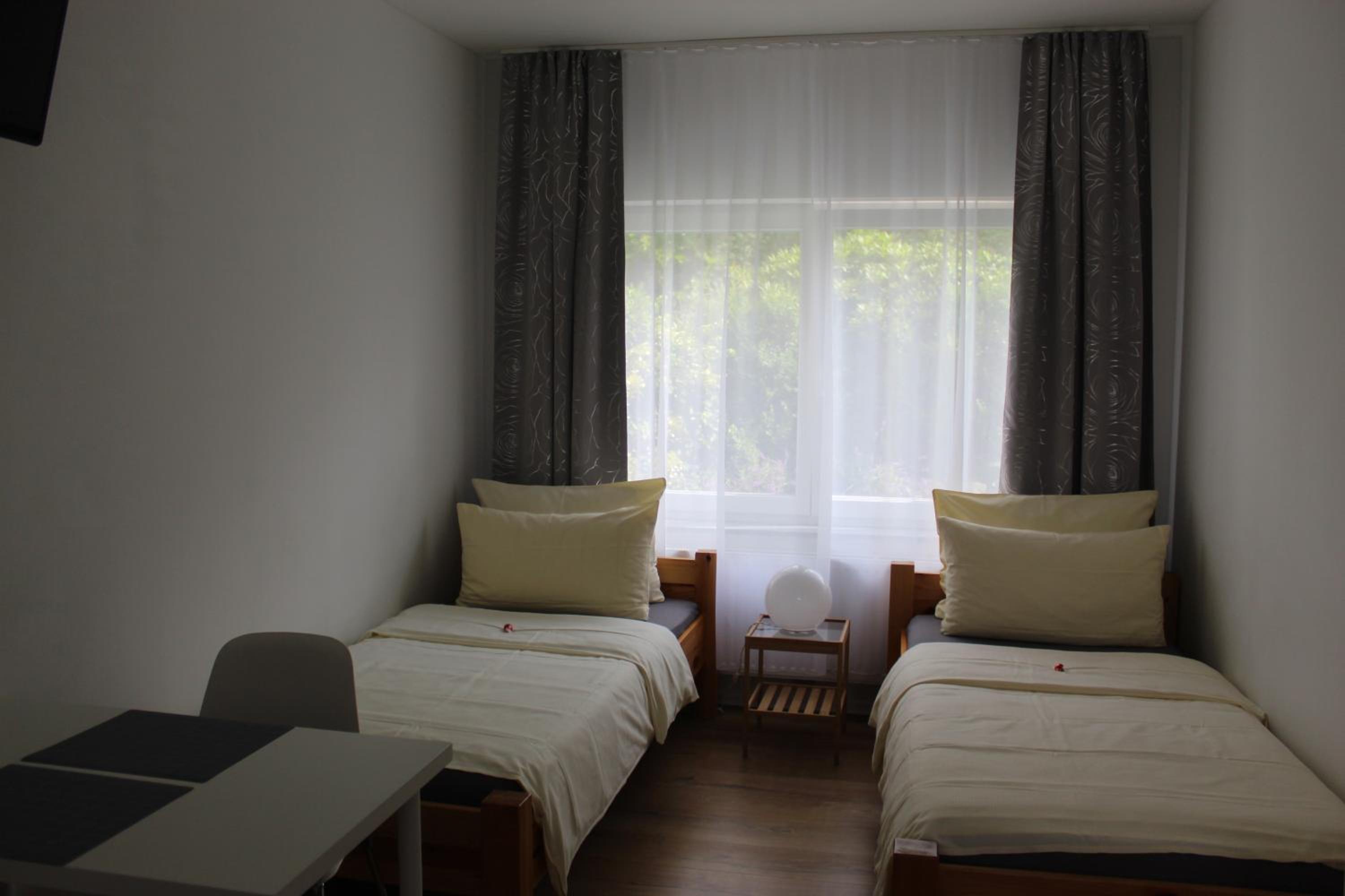 Twin Room with Private Bathroom - Photo 24