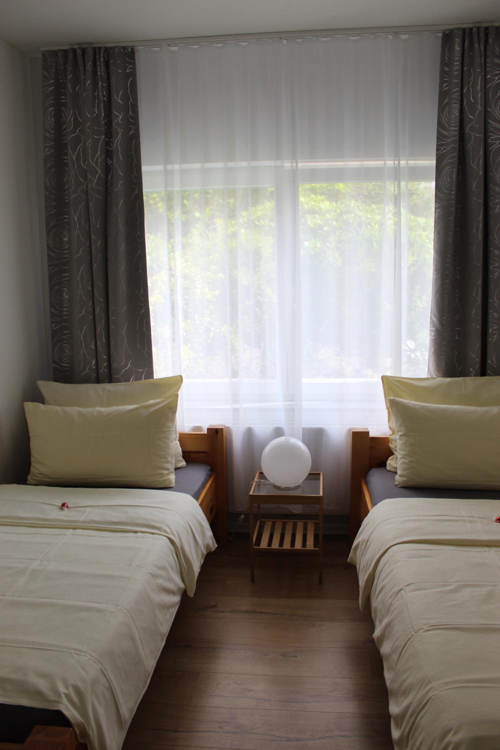 Twin Room with Private Bathroom - Photo 19