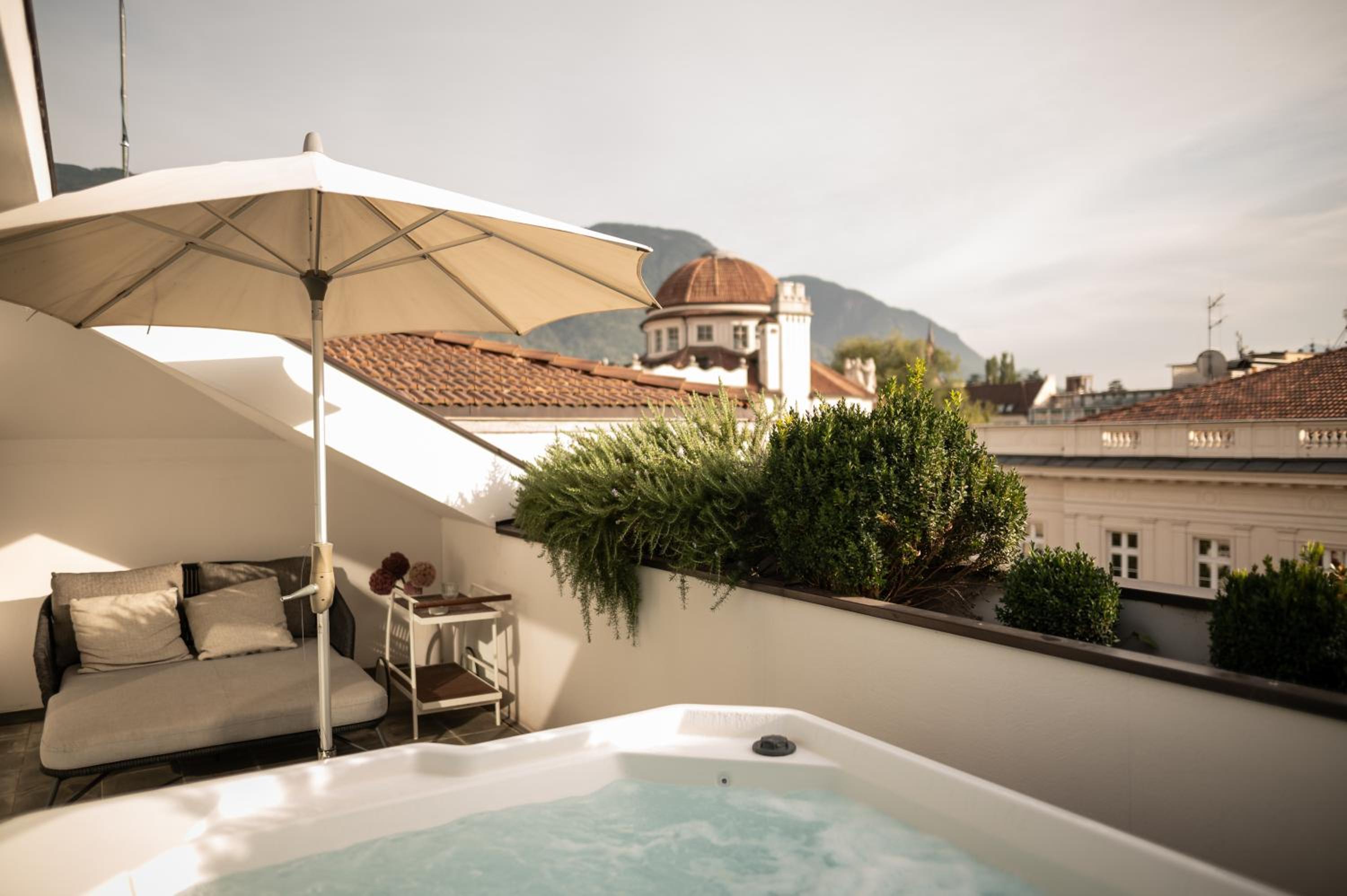 Penthouse Suite with Hot Tub - Photo 6