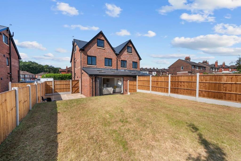 Four-Bedroom House photo 2
