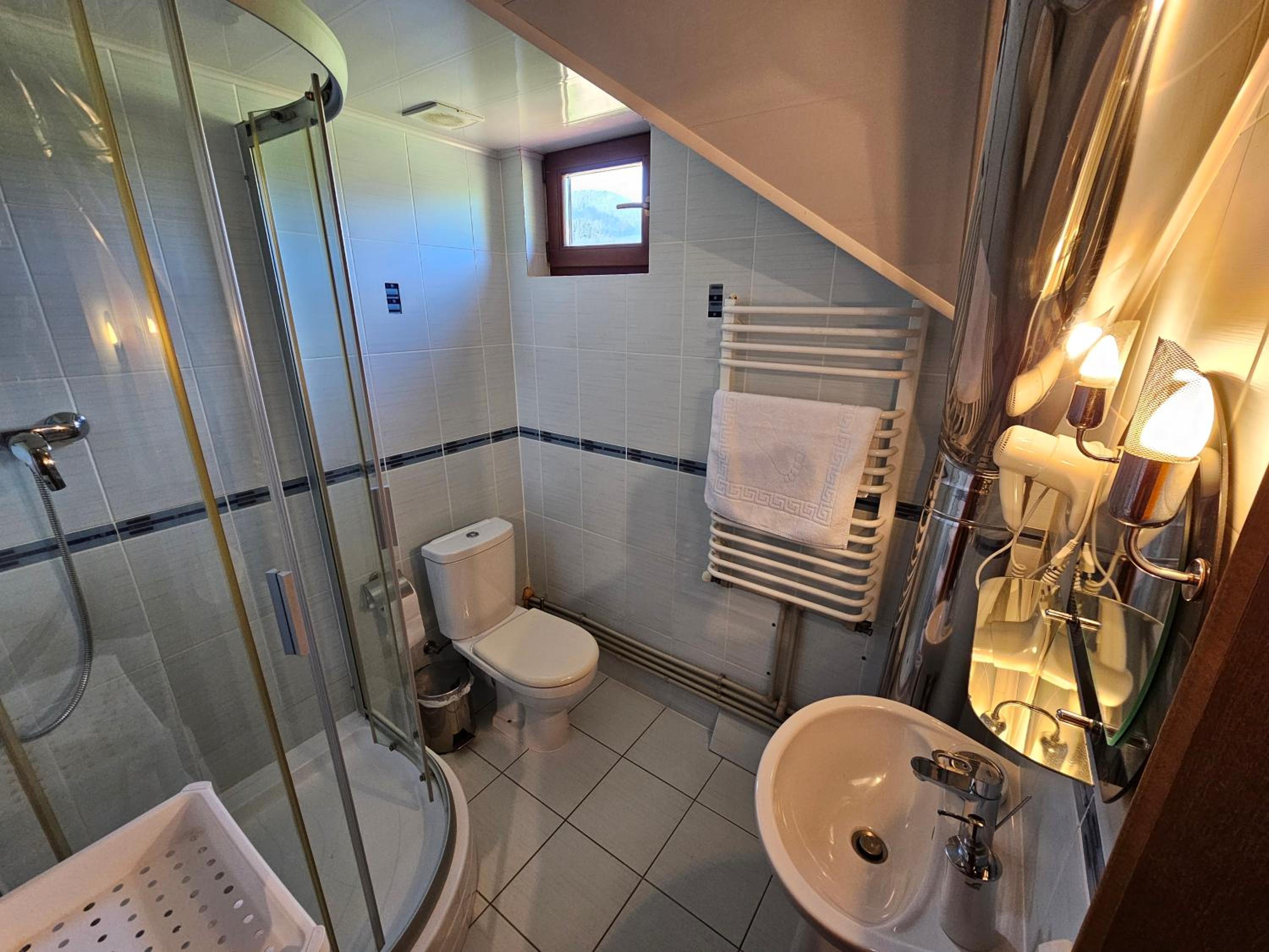 Deluxe Double Room with Balcony photo 3