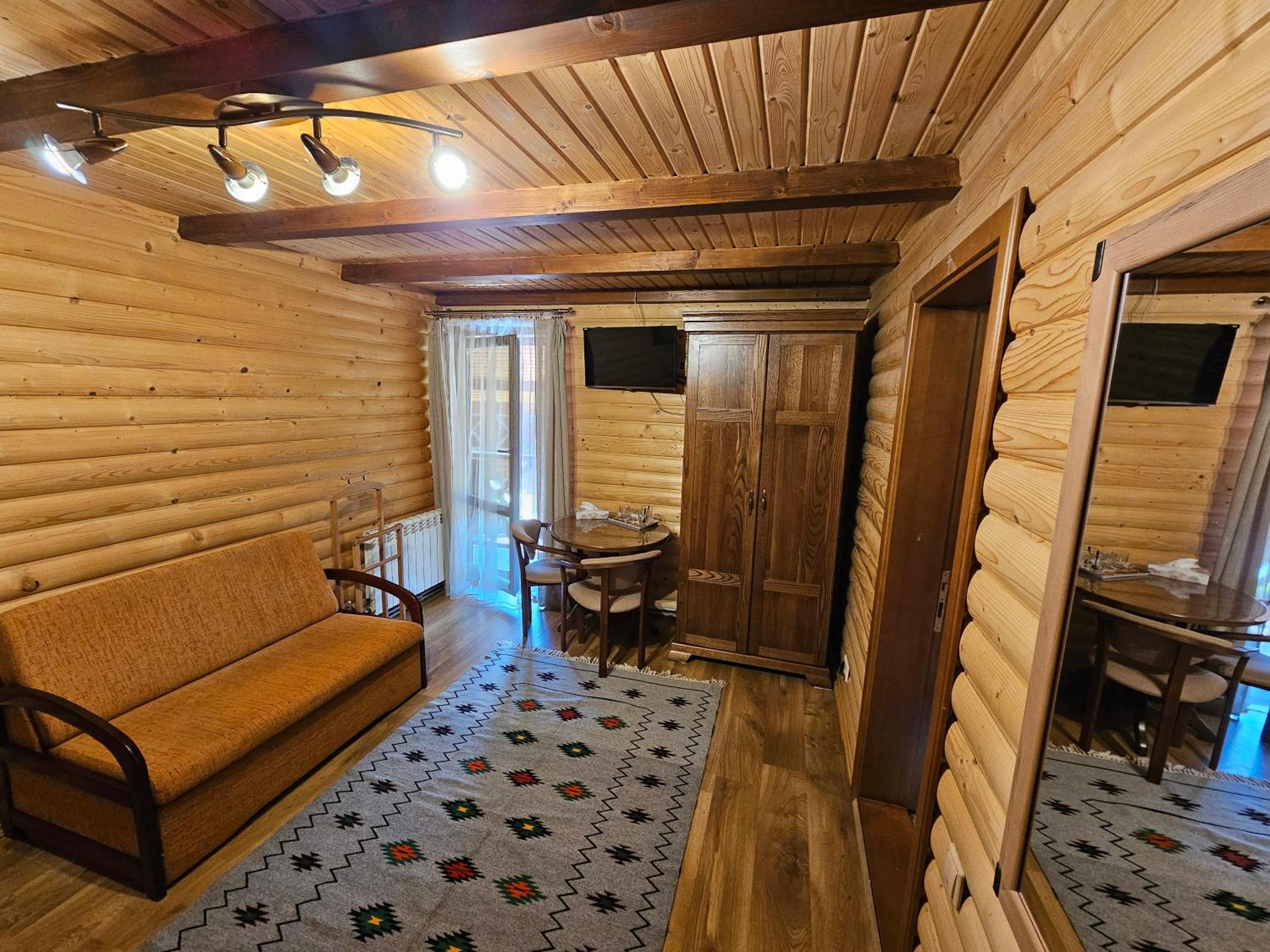 Deluxe Double Room with Balcony photo 2