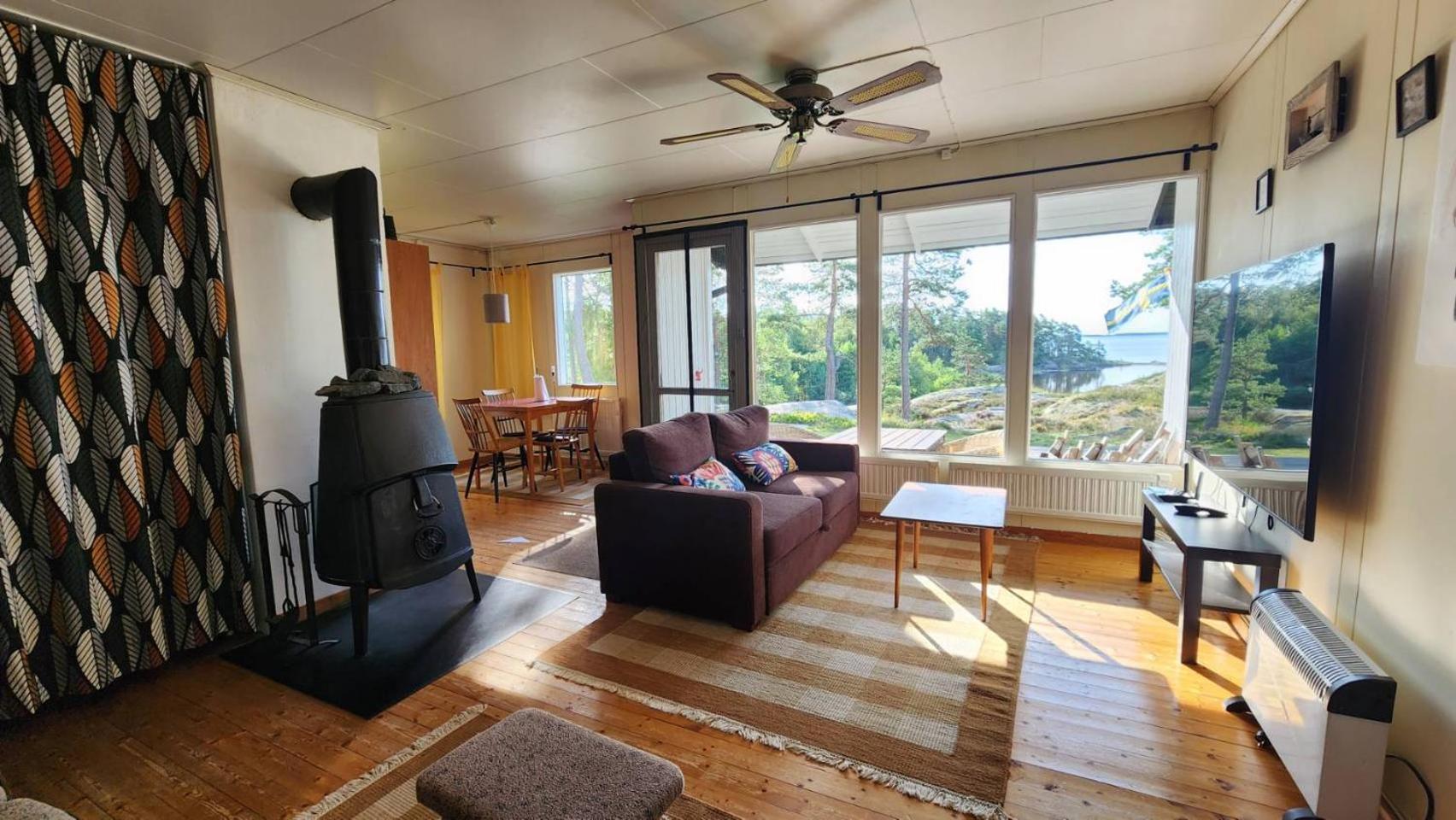 One-Bedroom House photo 1