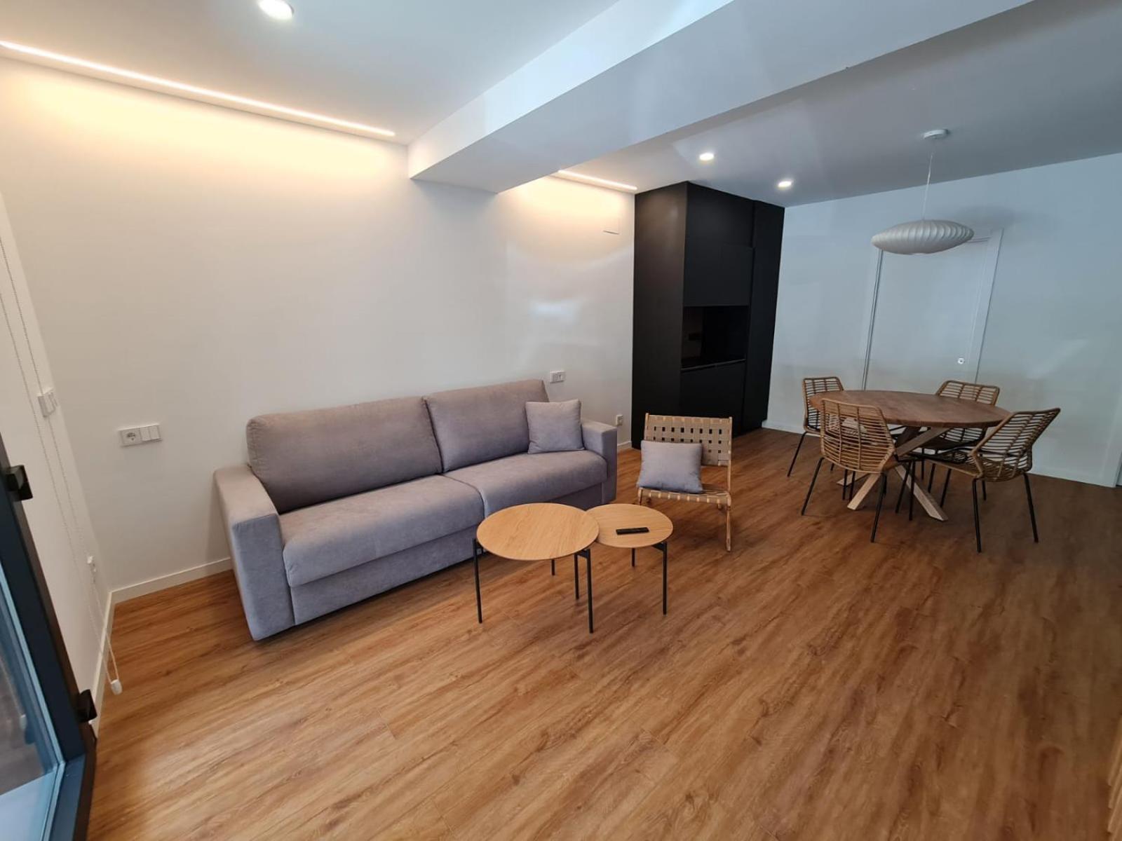 One-Bedroom Apartment photo 2