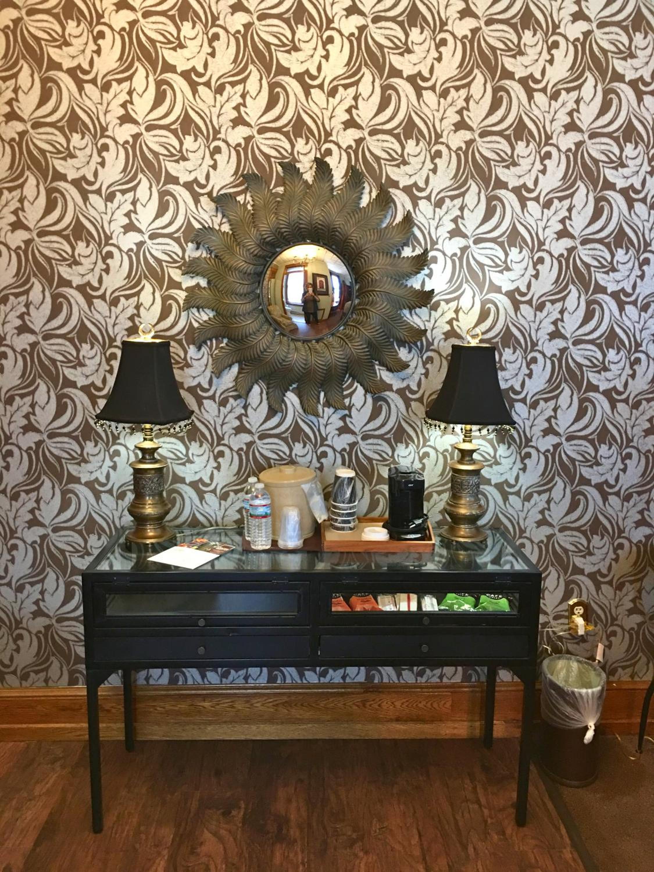Queen Room with Two Queen Beds - Photo 2