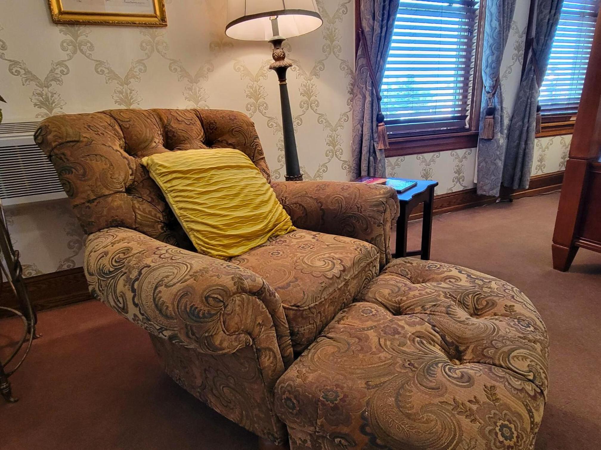 Queen Room photo 2