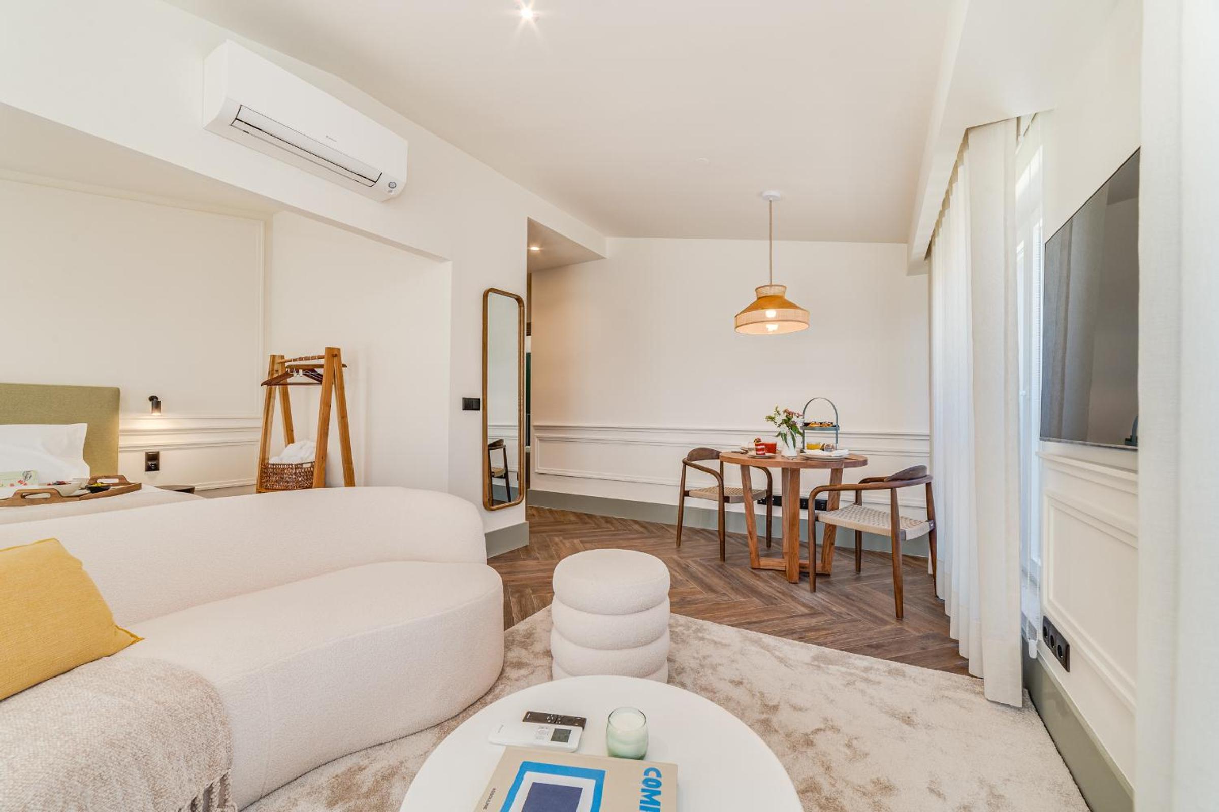 Studio Apartment with Queen Bed photo 3