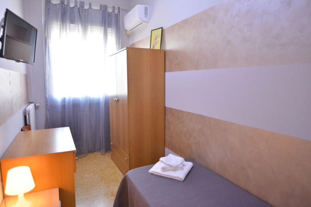 Single Room photo 2