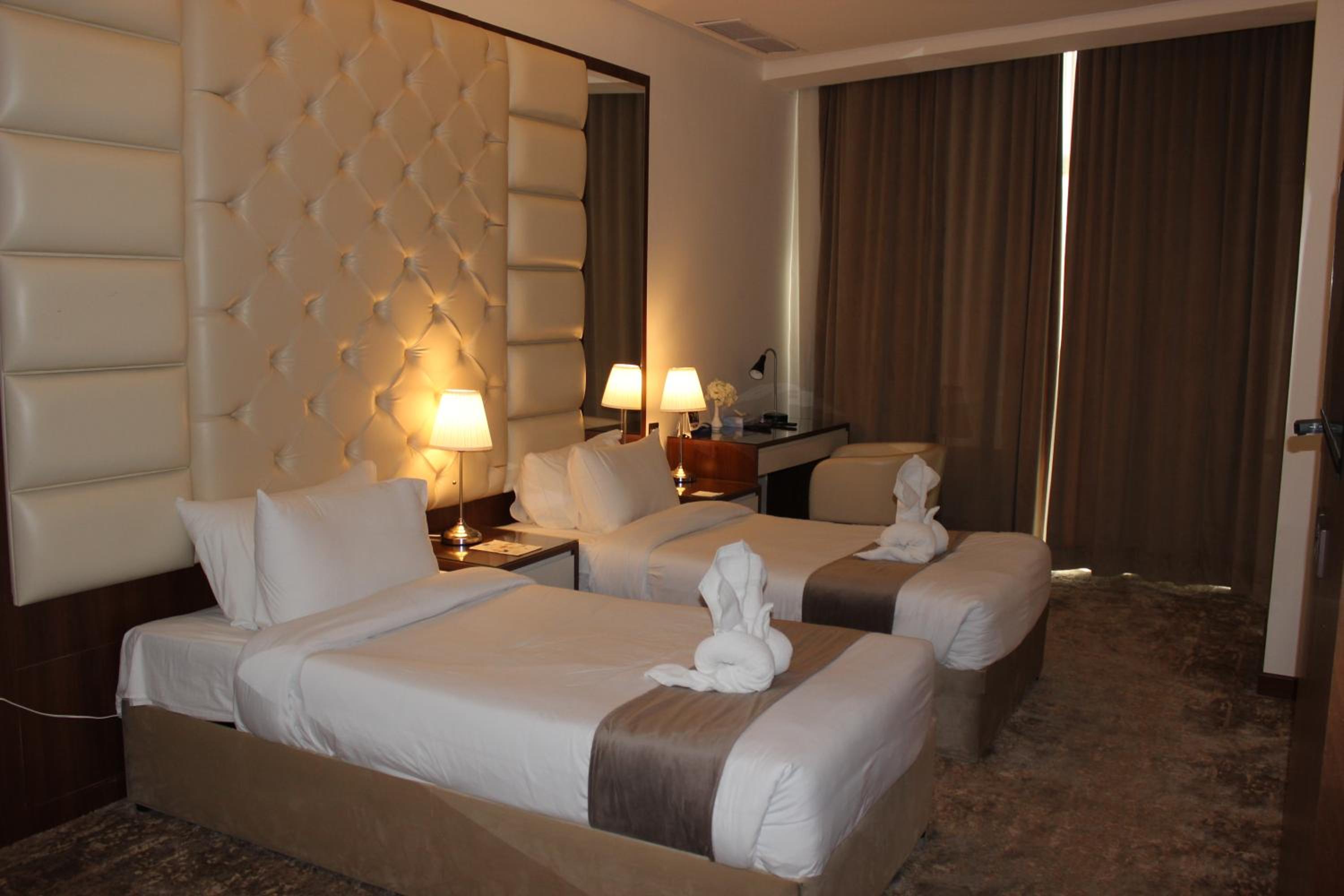 Twin Room - Photo 2