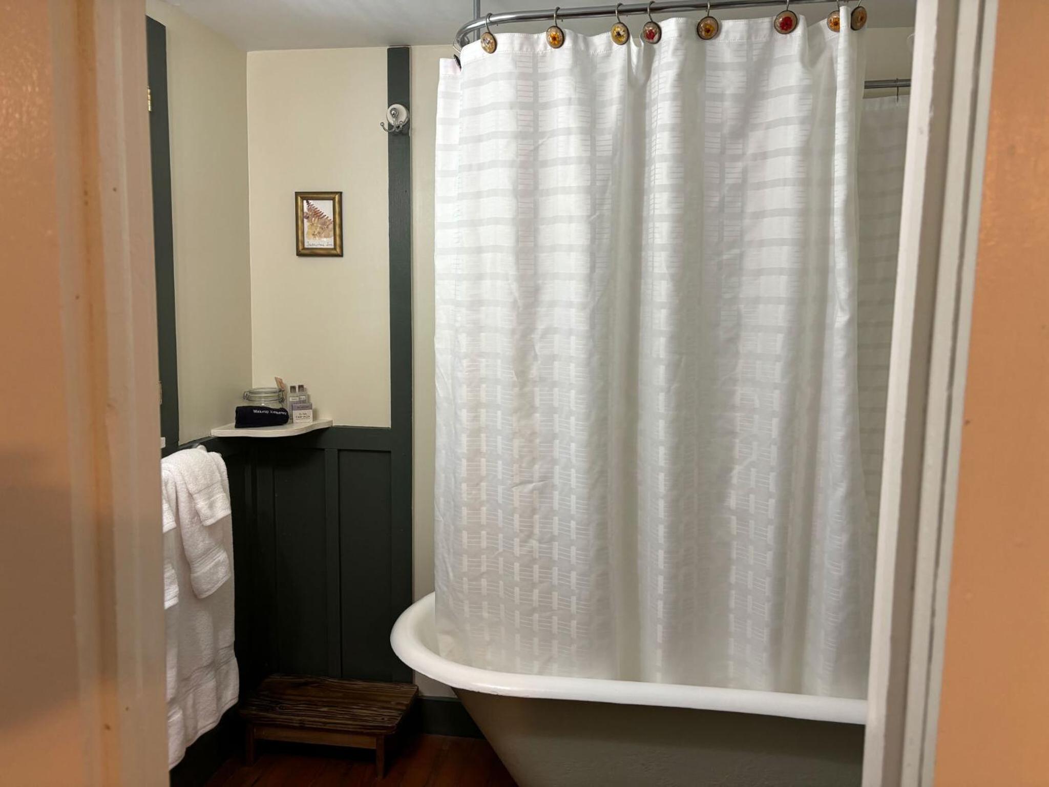 Standard Queen Room photo 3
