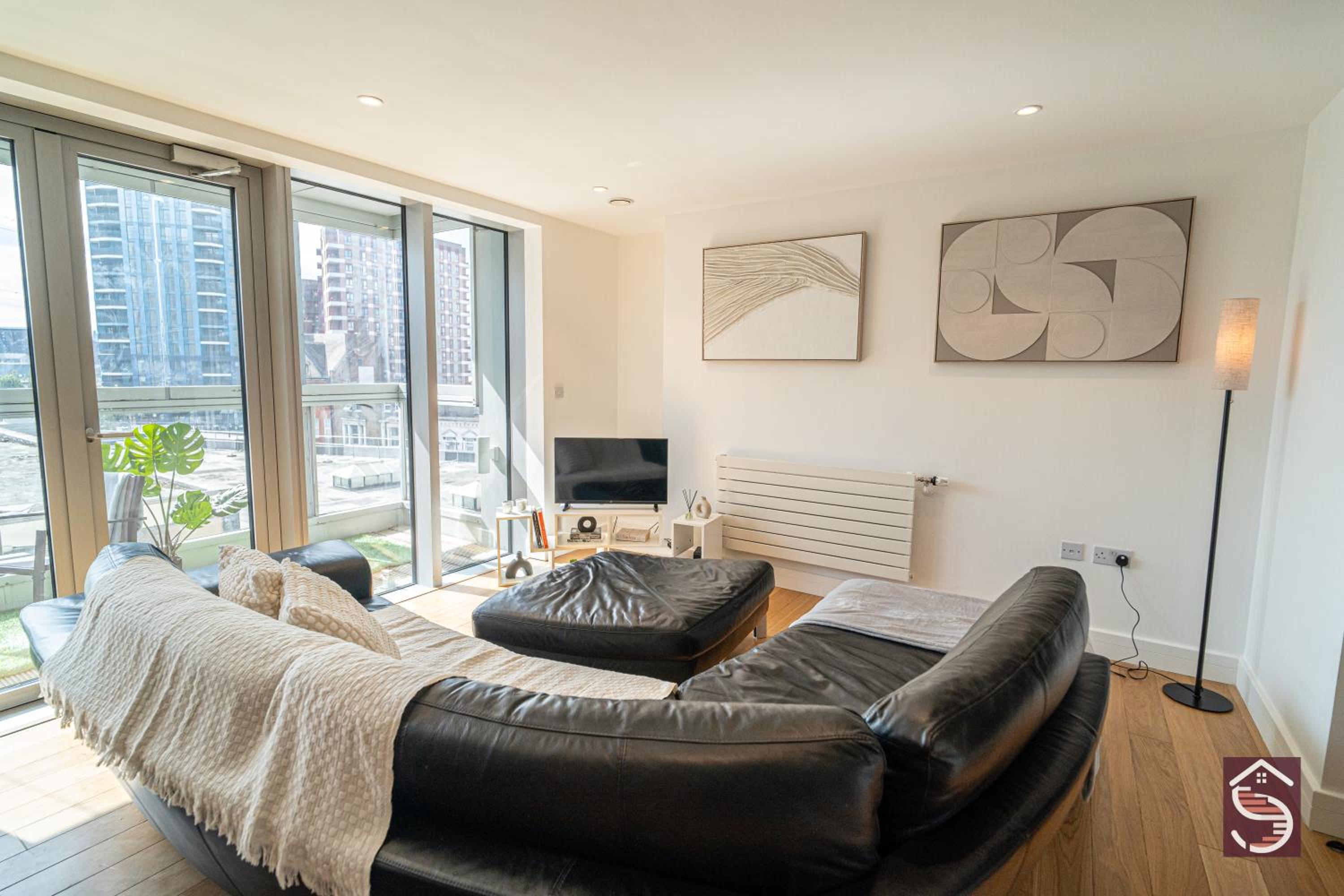 Two-Bedroom Apartment with Balcony photo 1
