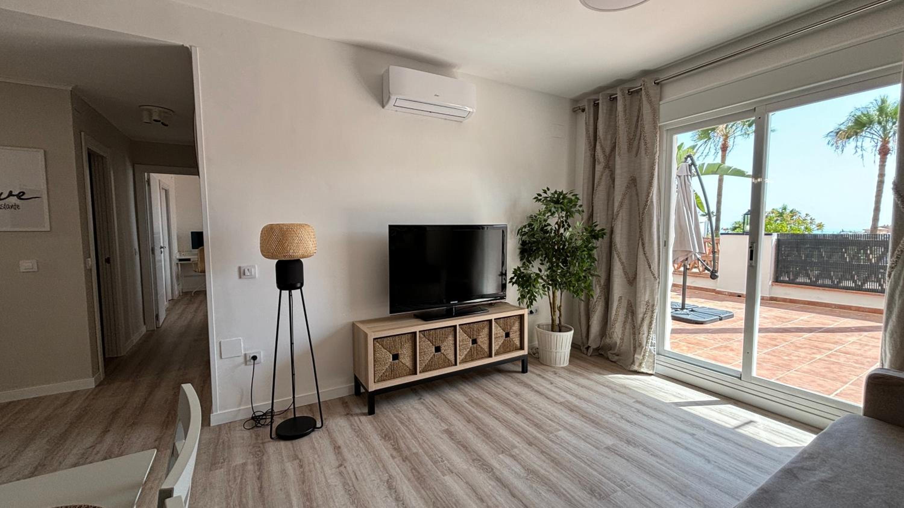 Apartamento de tres habitaciones con vista al mar