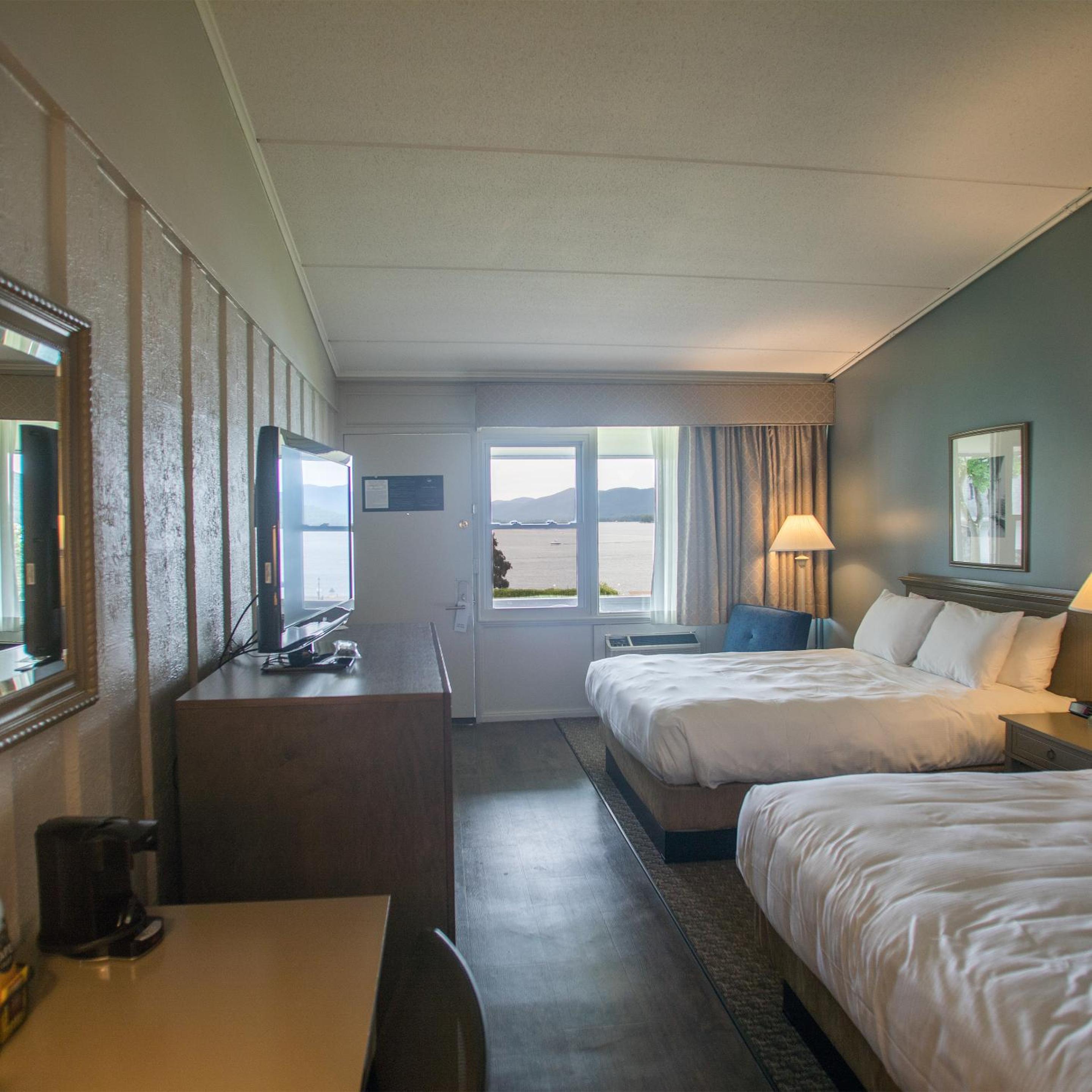 Deluxe Lake View with Two Queen Beds photo 3