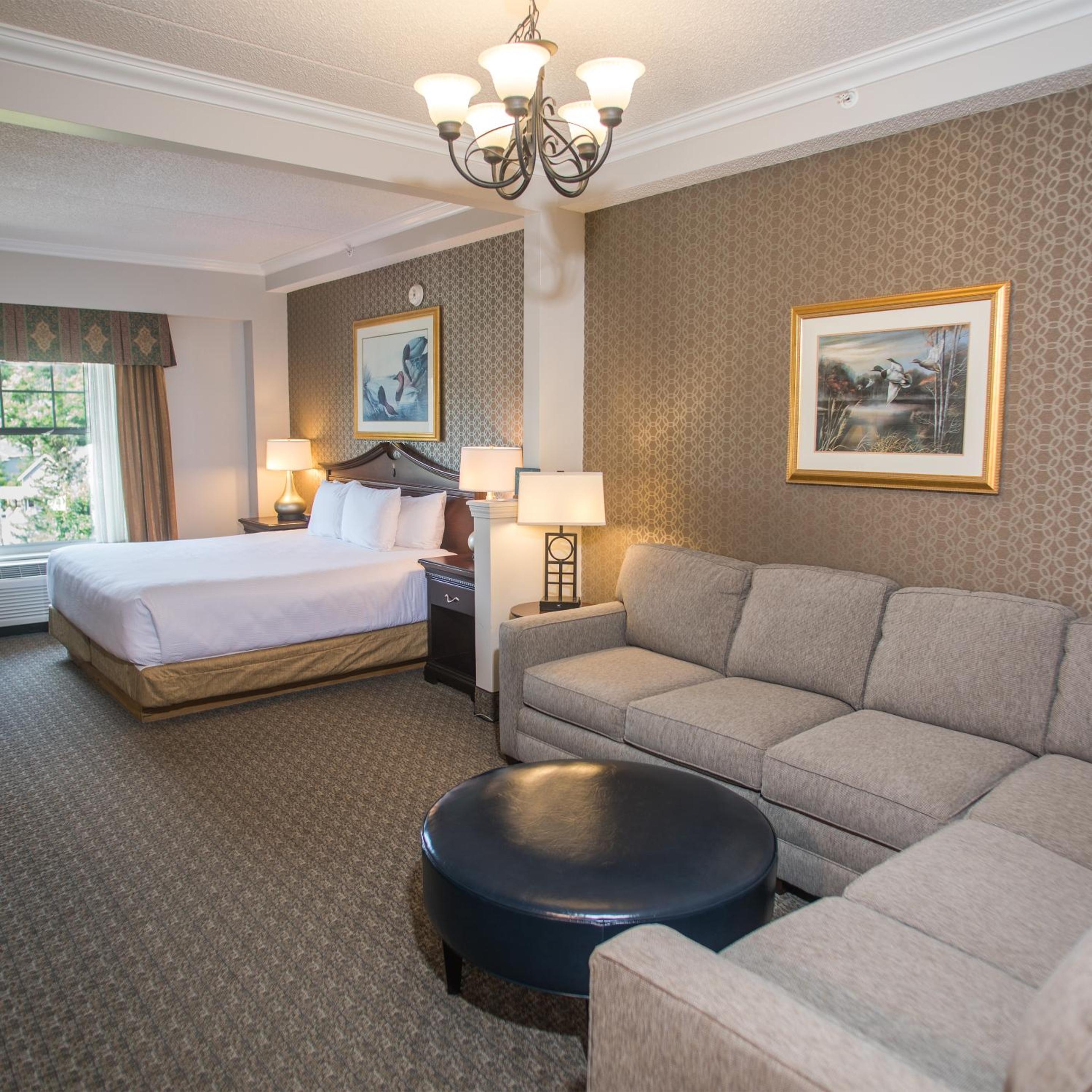 Grand King Room with Mountain View