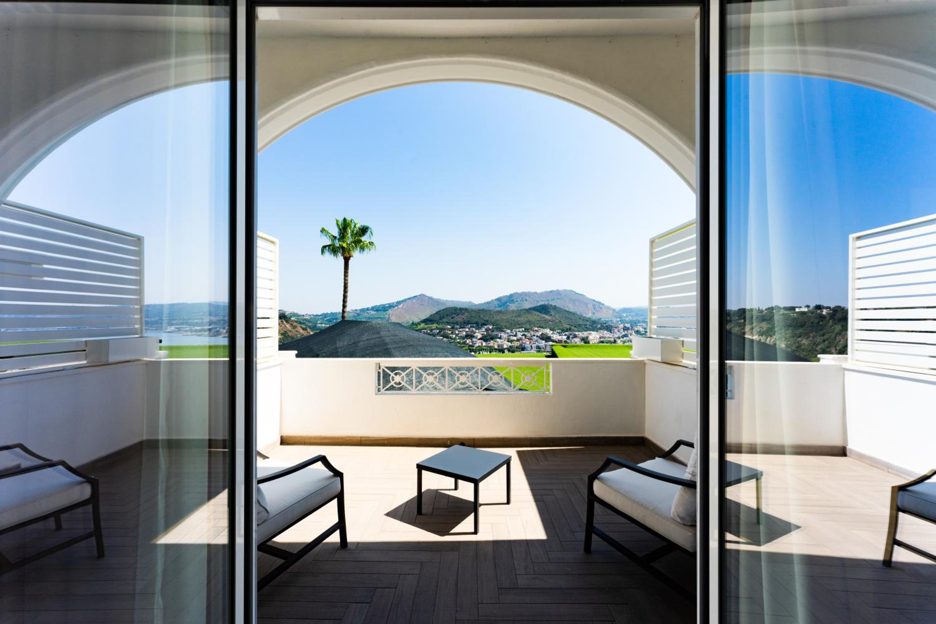 Executive Suite - Photo 25