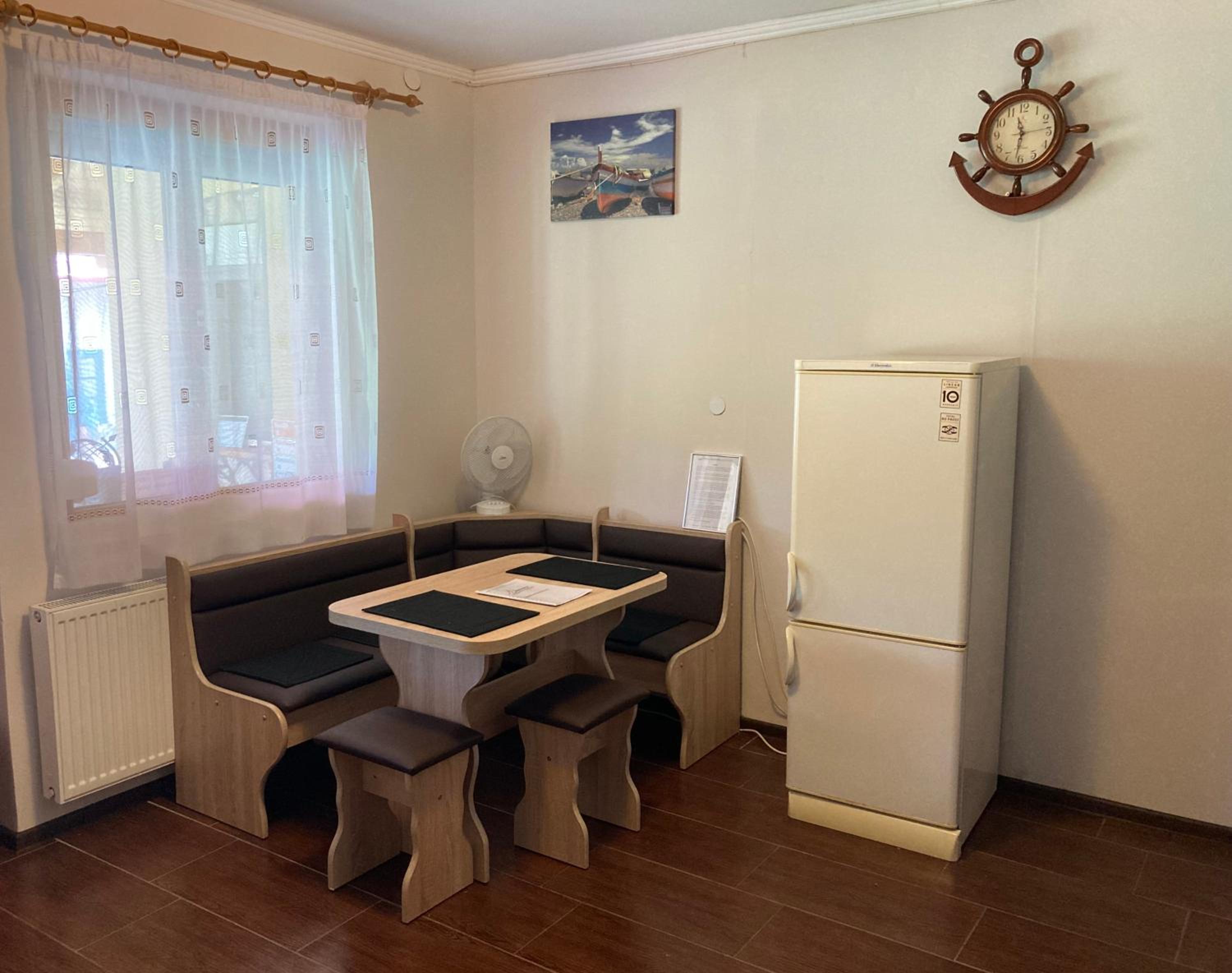 Two-Bedroom Standard Apartment photo 2