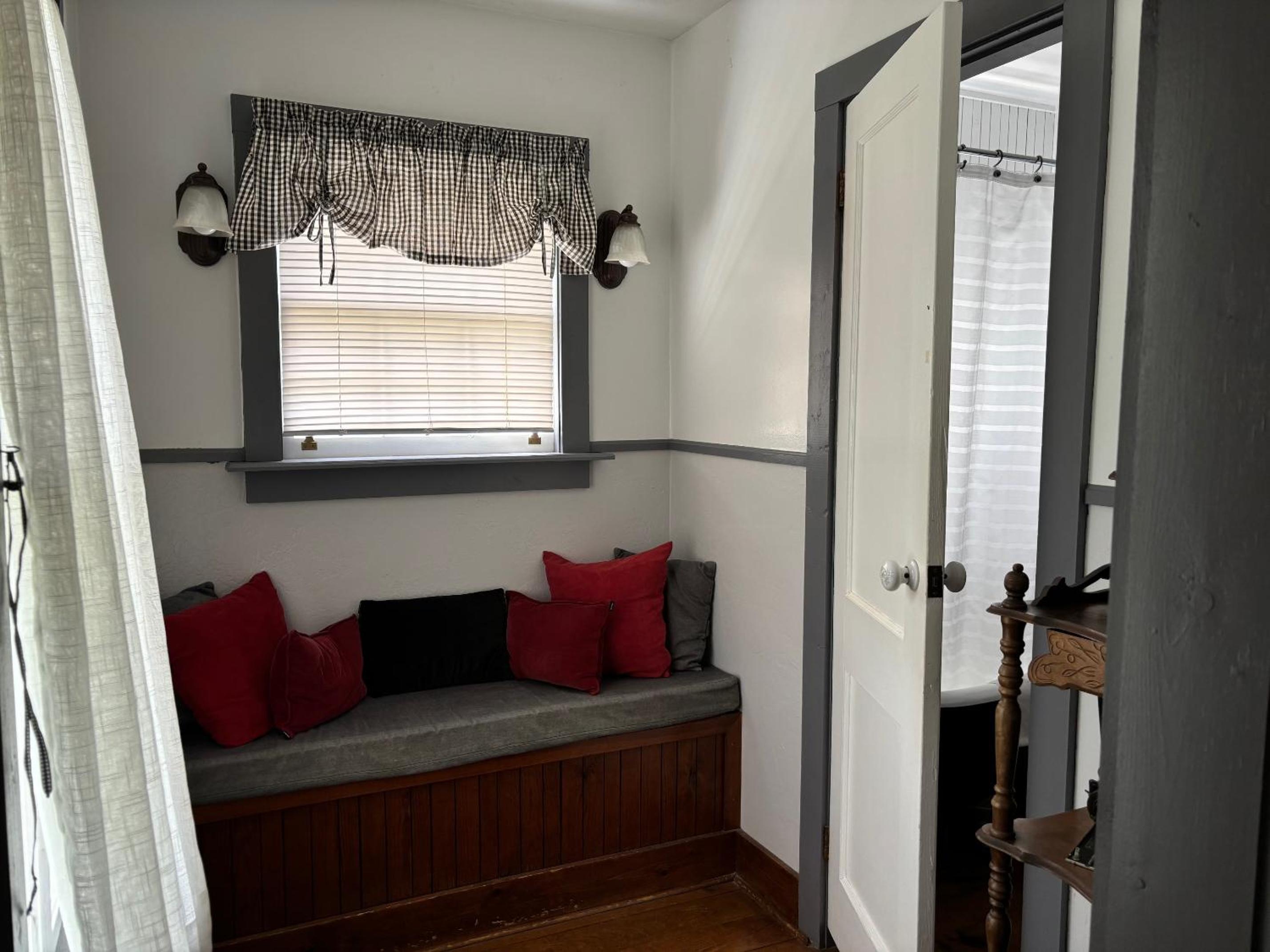 Standard Queen Room