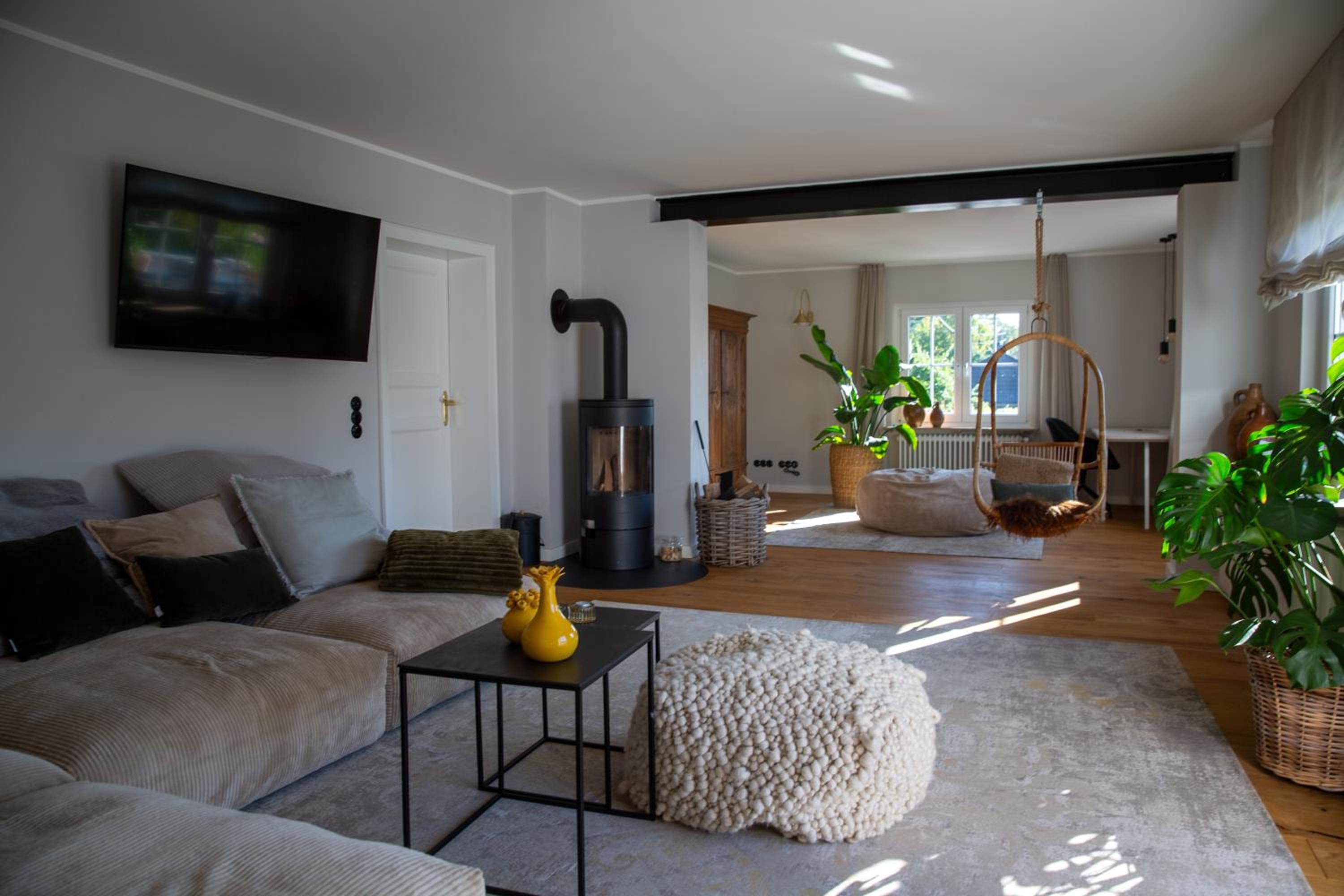 Five-Bedroom House photo 2