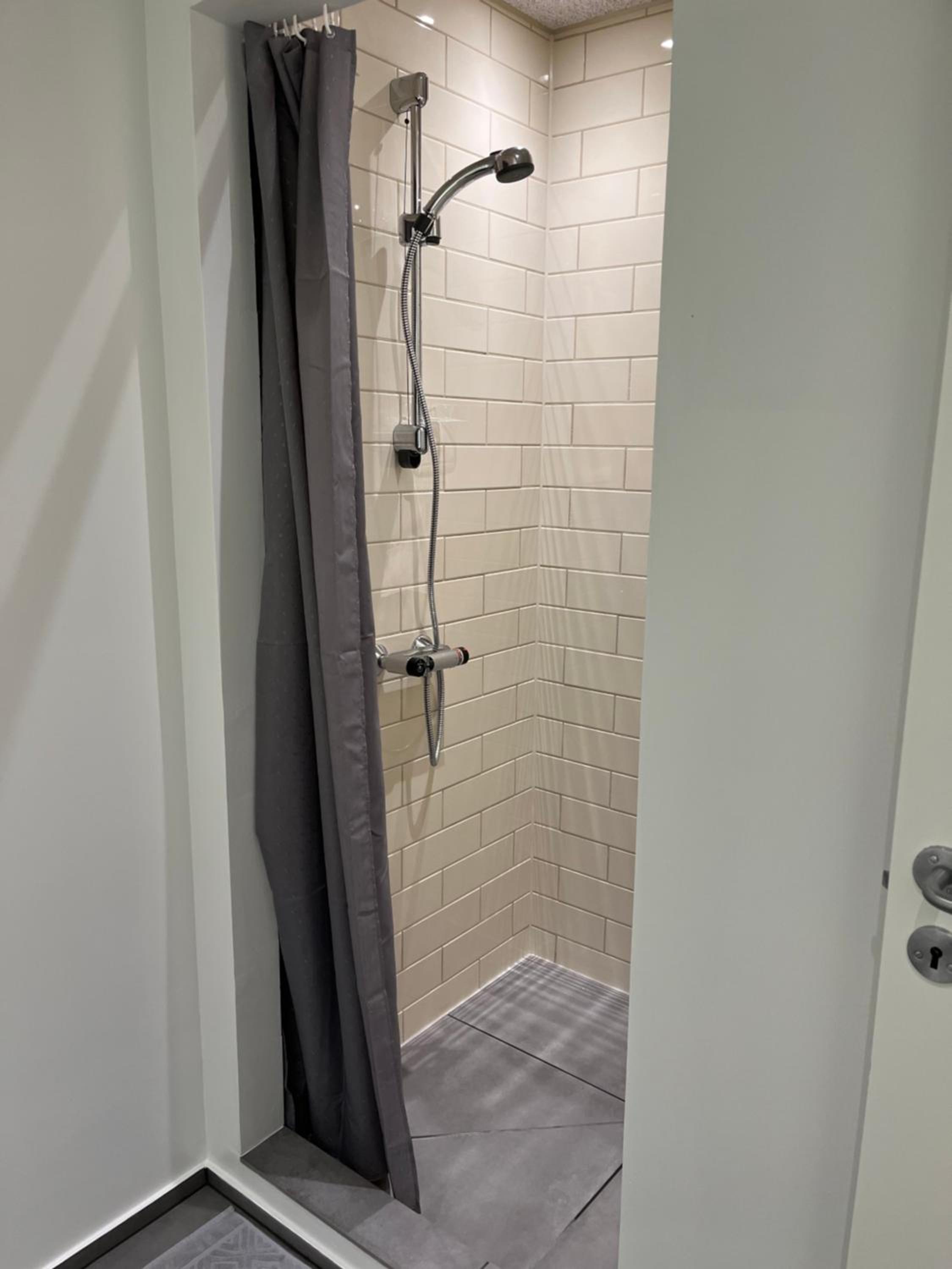 Family Room with Bathroom photo 2