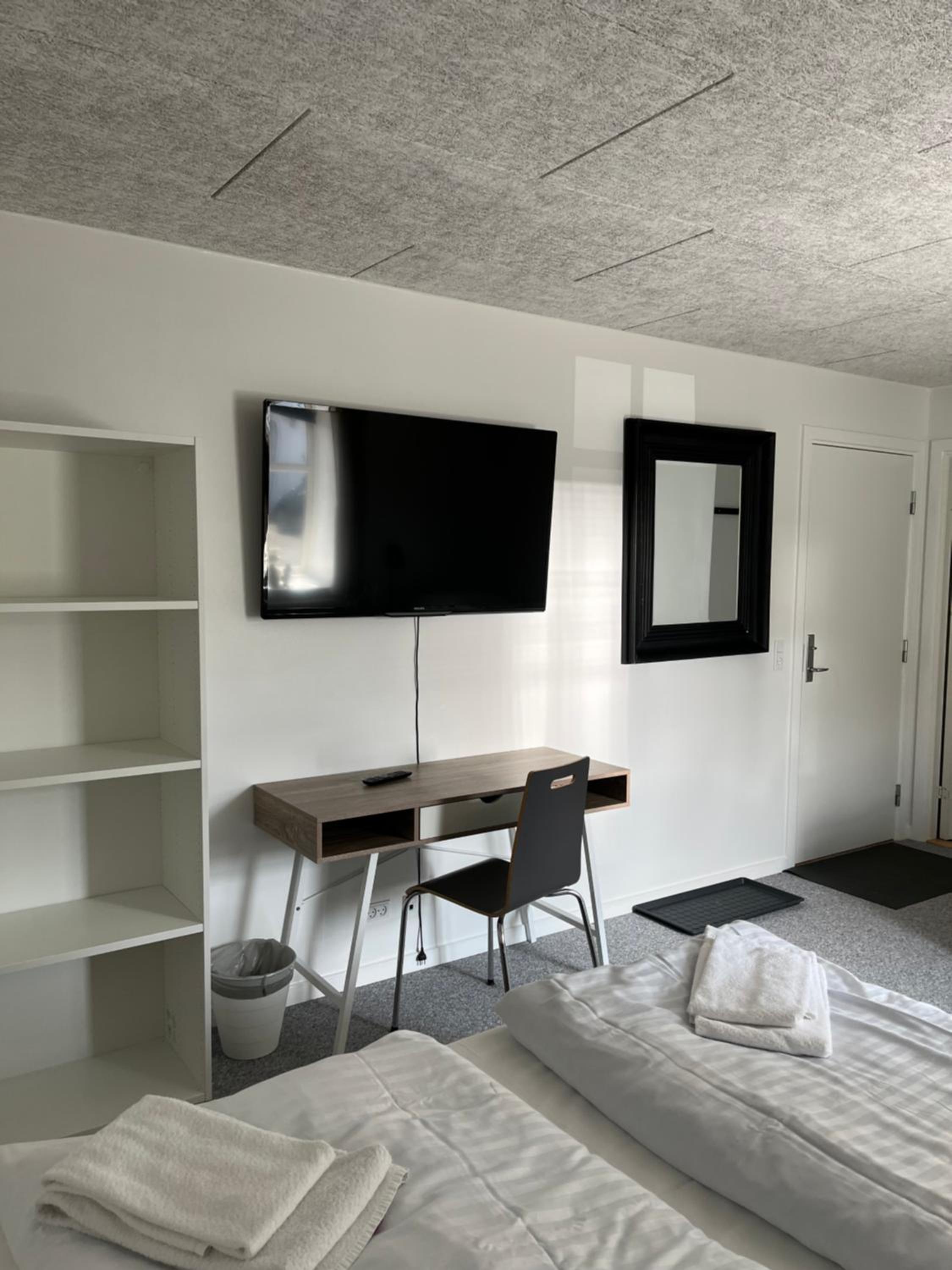 Twin Room with Private Bathroom photo 3