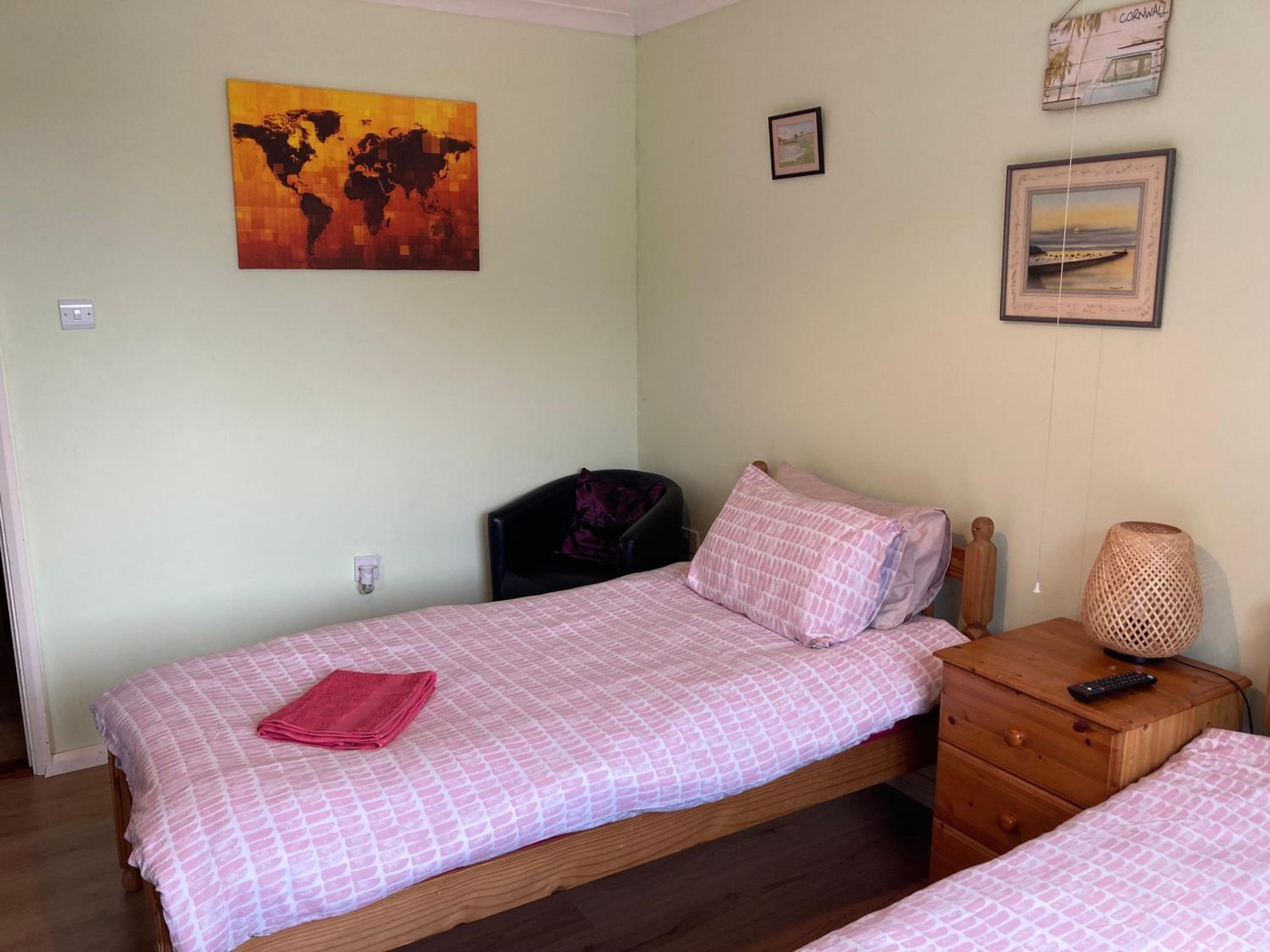 Twin Room - Photo 6