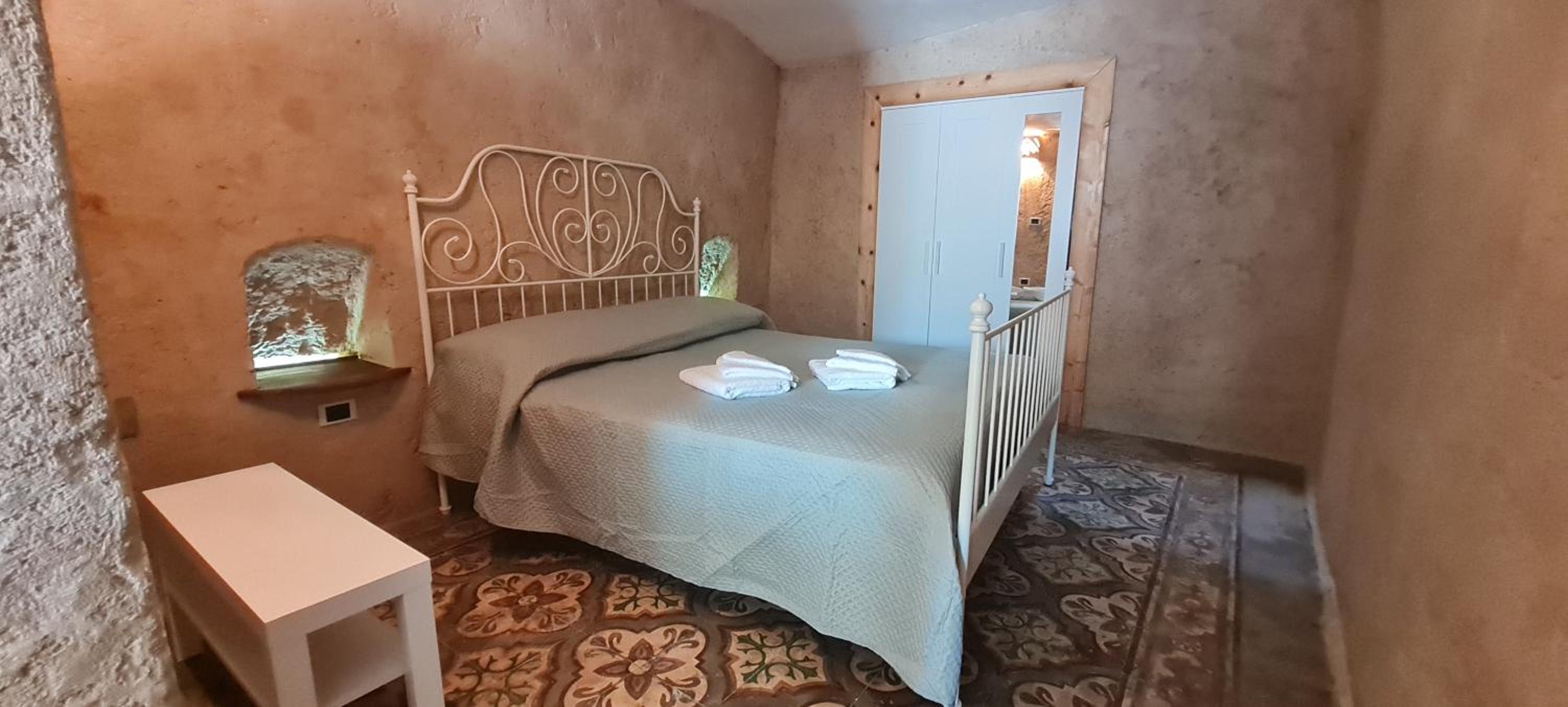 One-Bedroom House photo 1