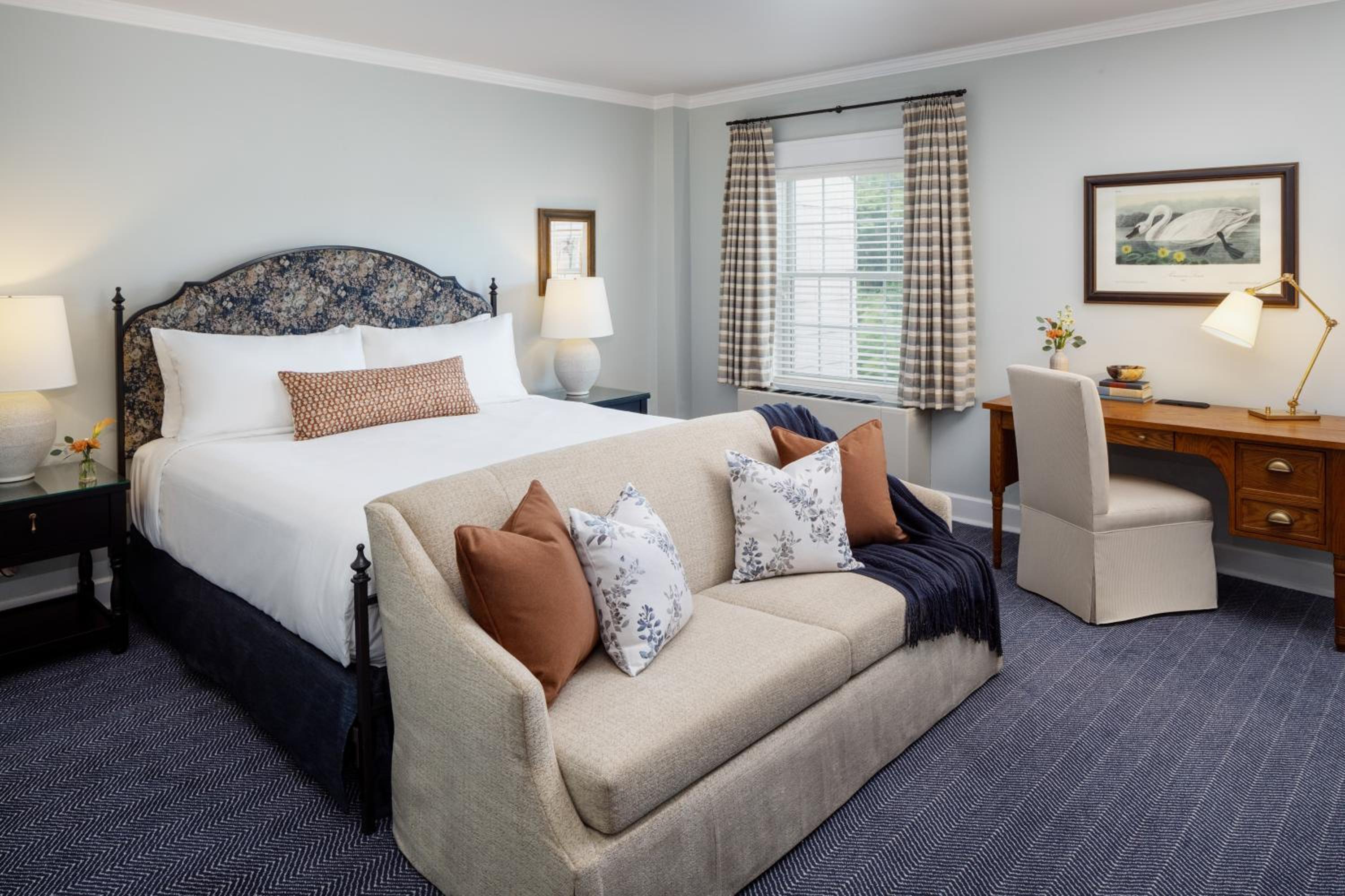 Deluxe King Room photo 1
