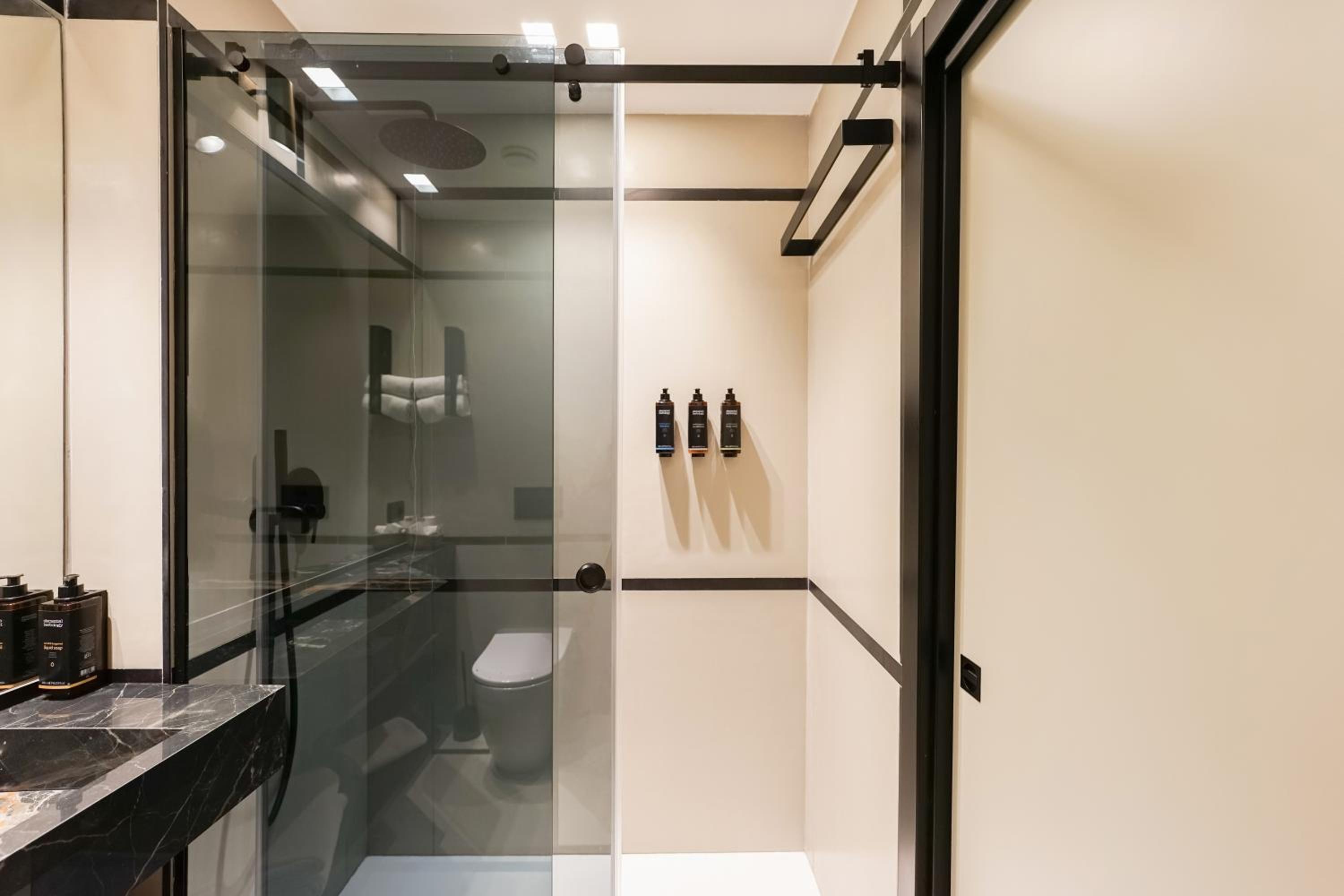Executive Suite - Photo 10