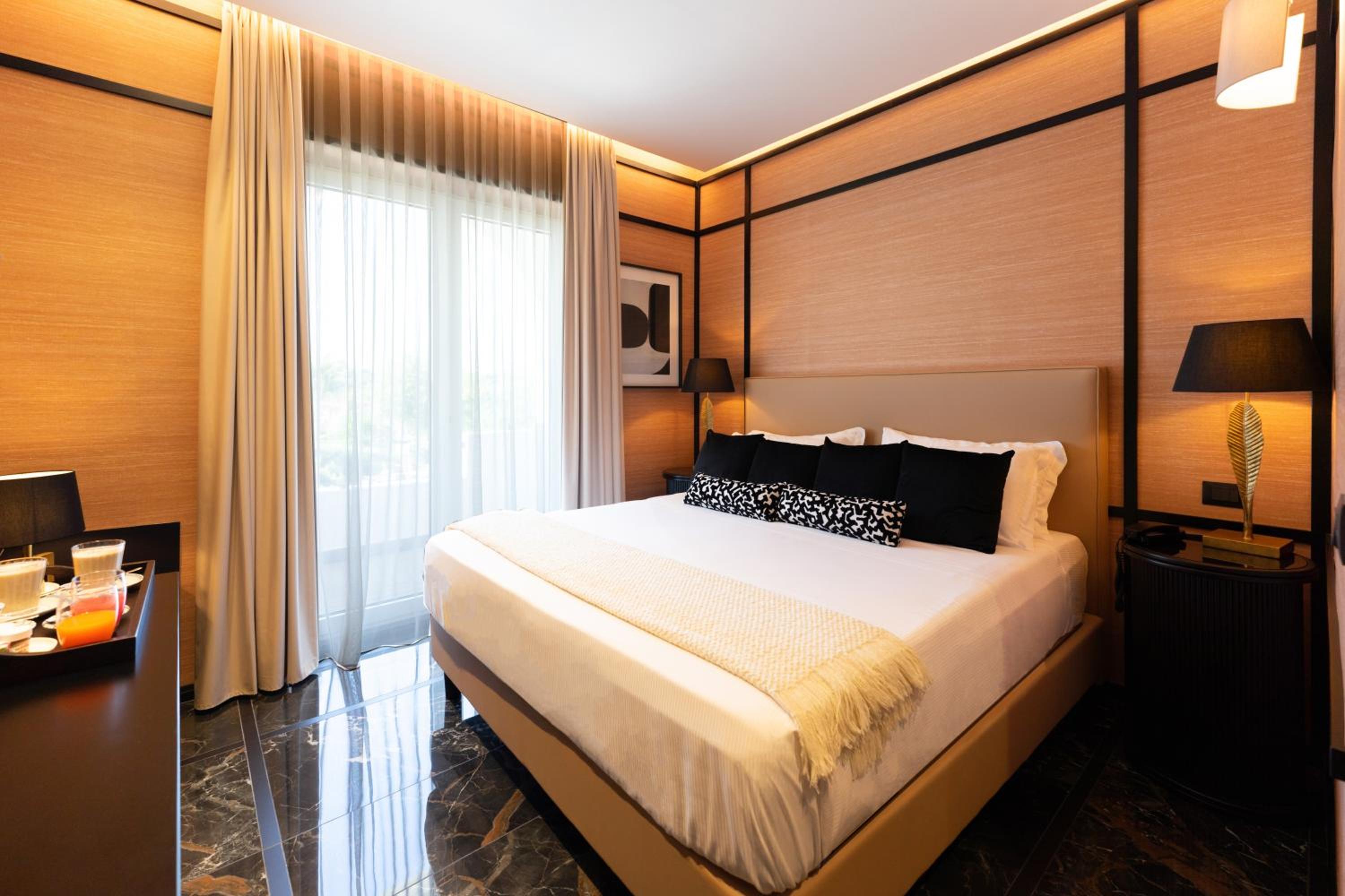 Executive Suite - Photo 5