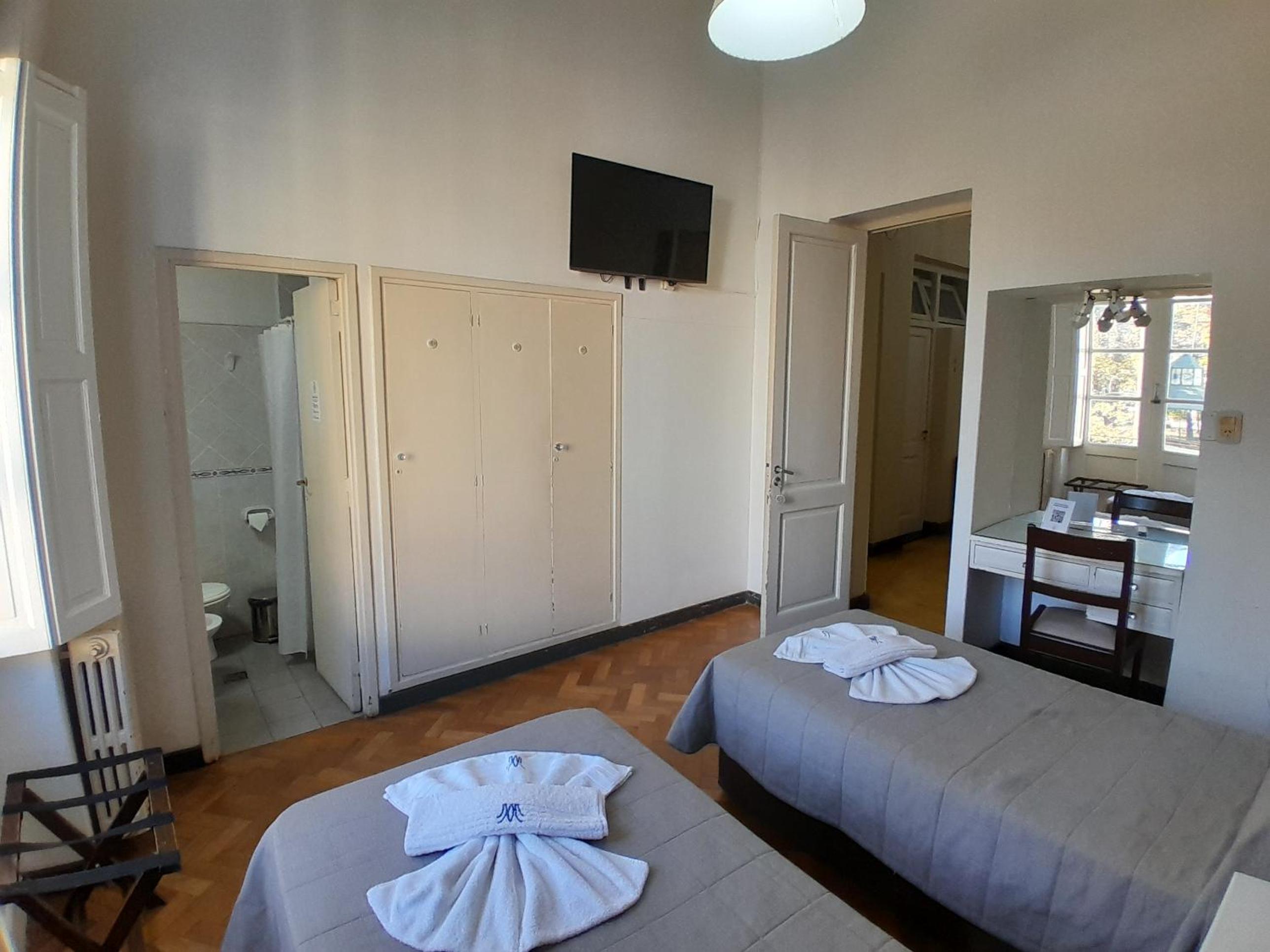 Deluxe Twin Room photo 3